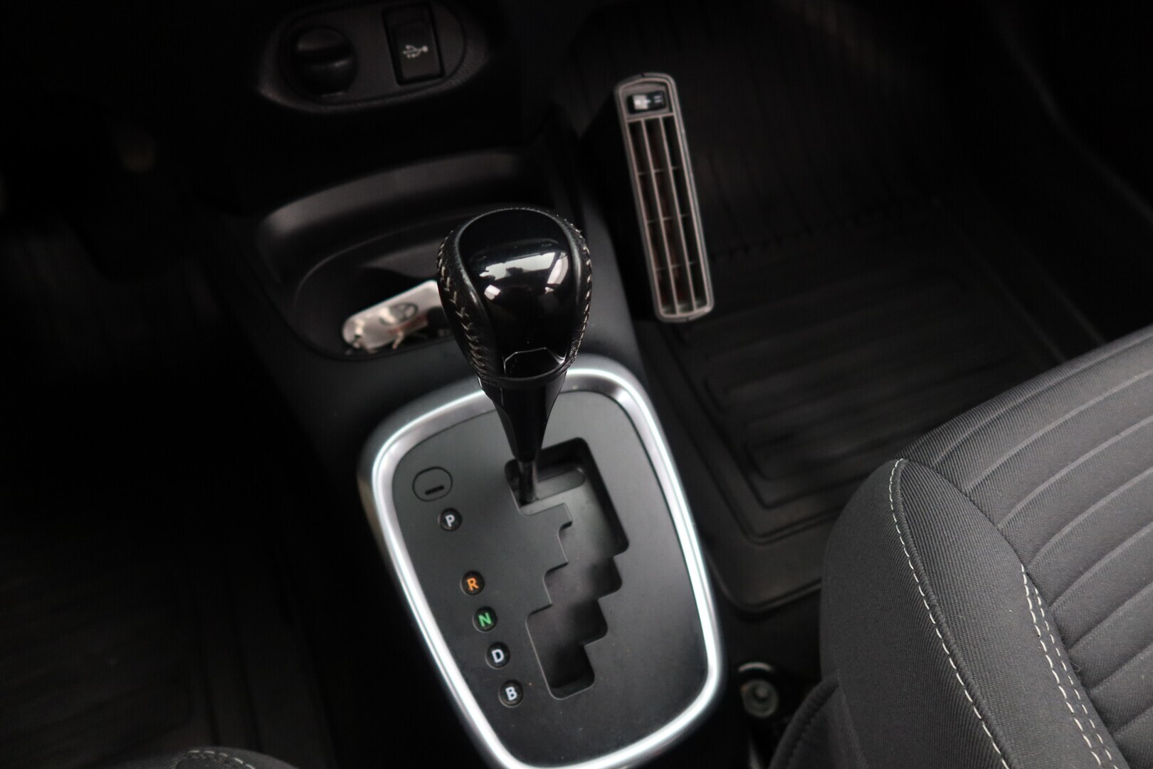 TOYOTA Yaris 2018
