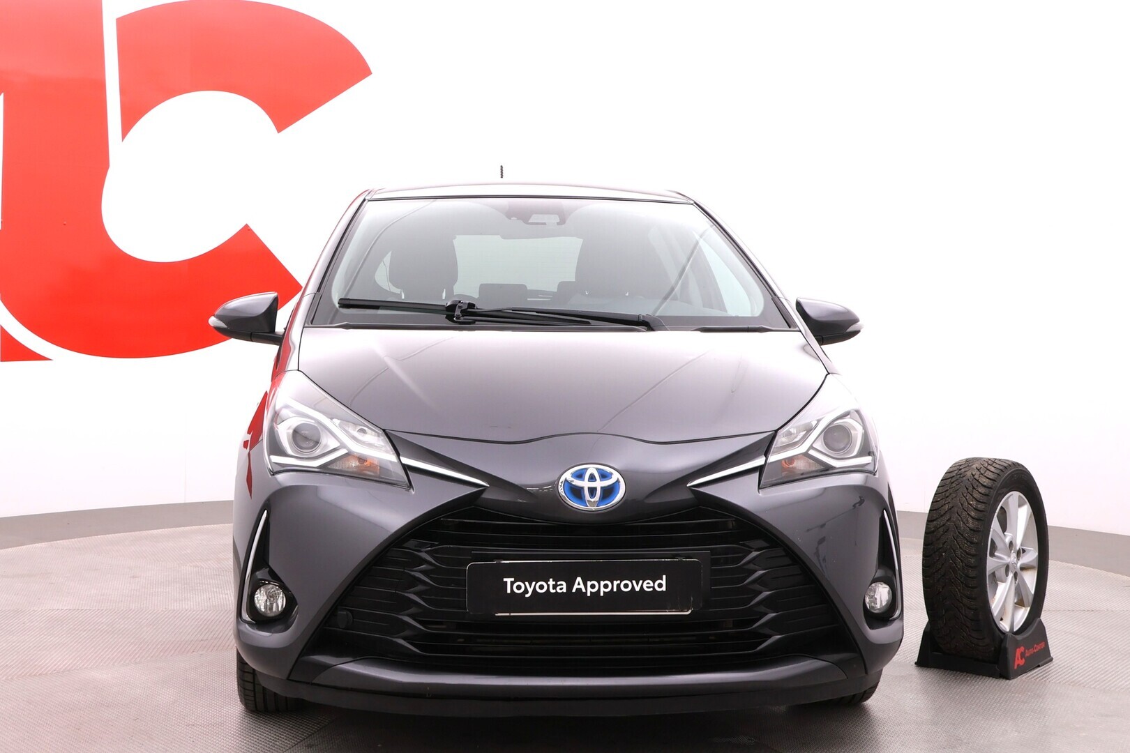 TOYOTA Yaris 2018