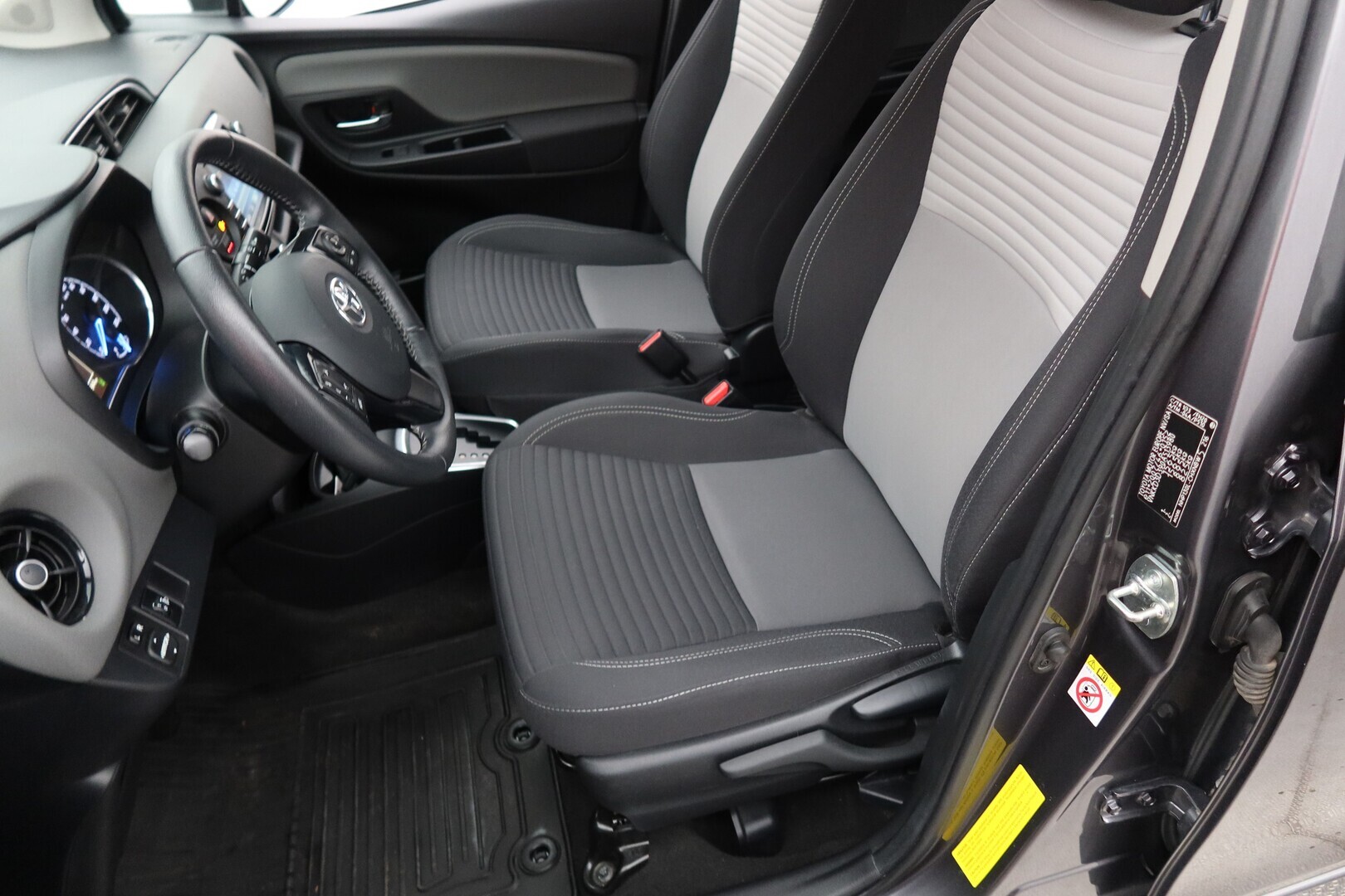 TOYOTA Yaris 2018