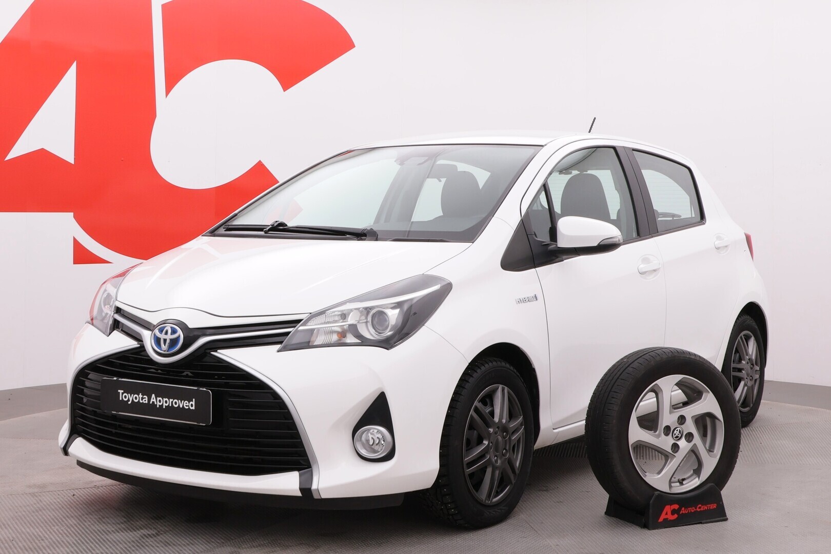 TOYOTA Yaris 2016