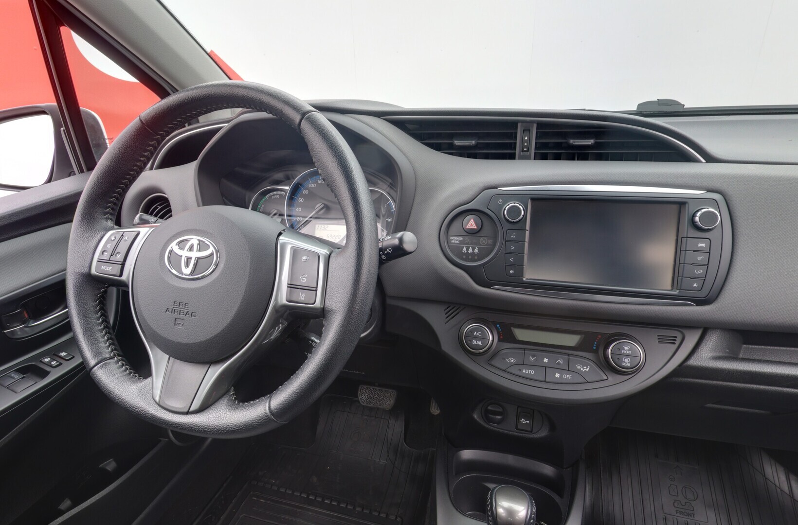 TOYOTA Yaris 2016