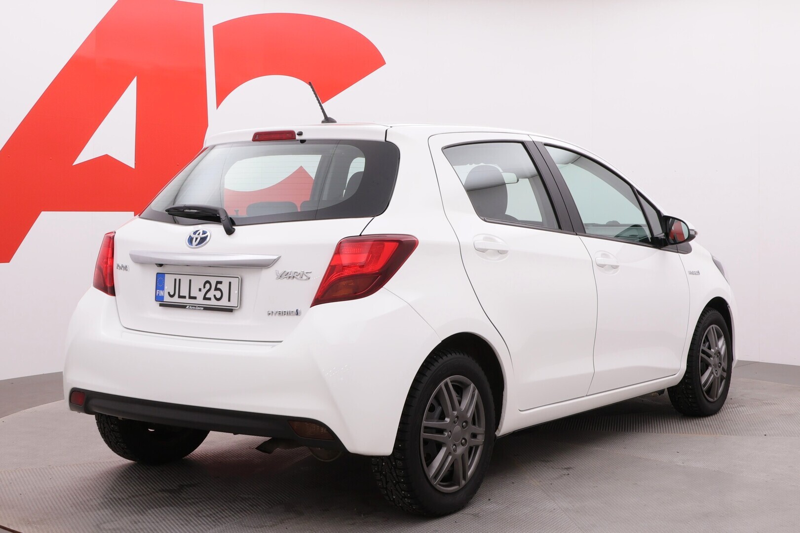 TOYOTA Yaris 2016