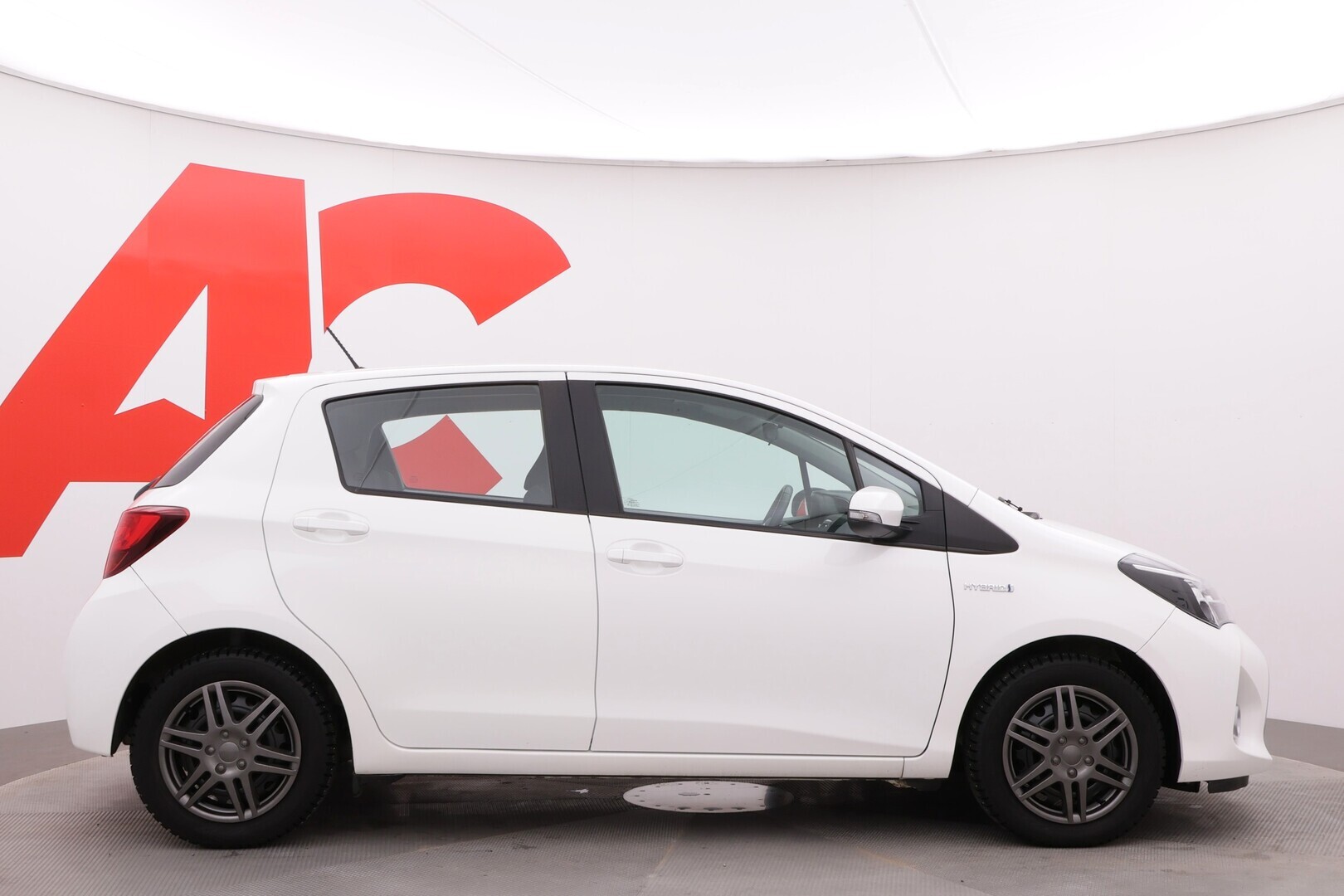 TOYOTA Yaris 2016