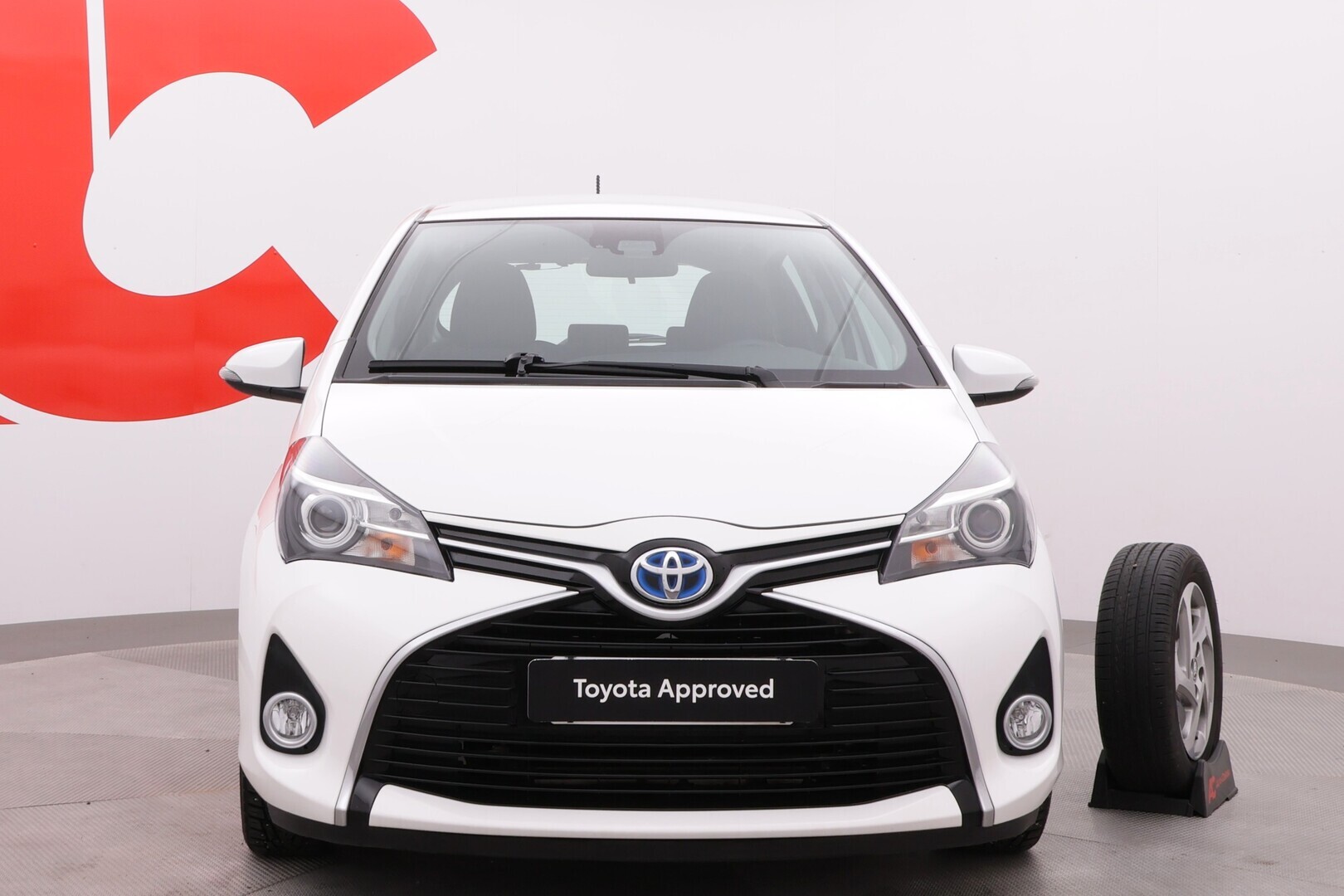 TOYOTA Yaris 2016