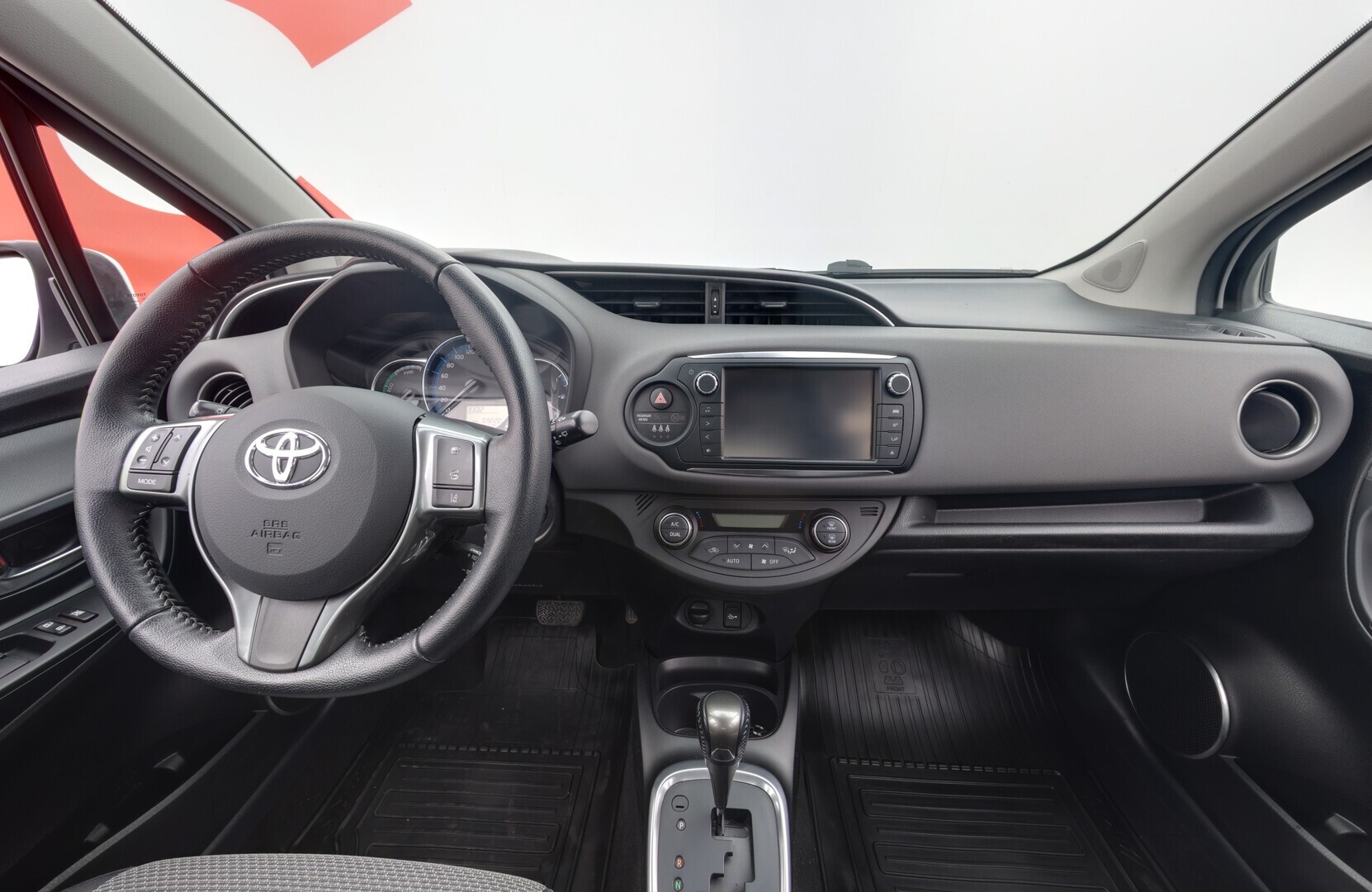 TOYOTA Yaris 2016