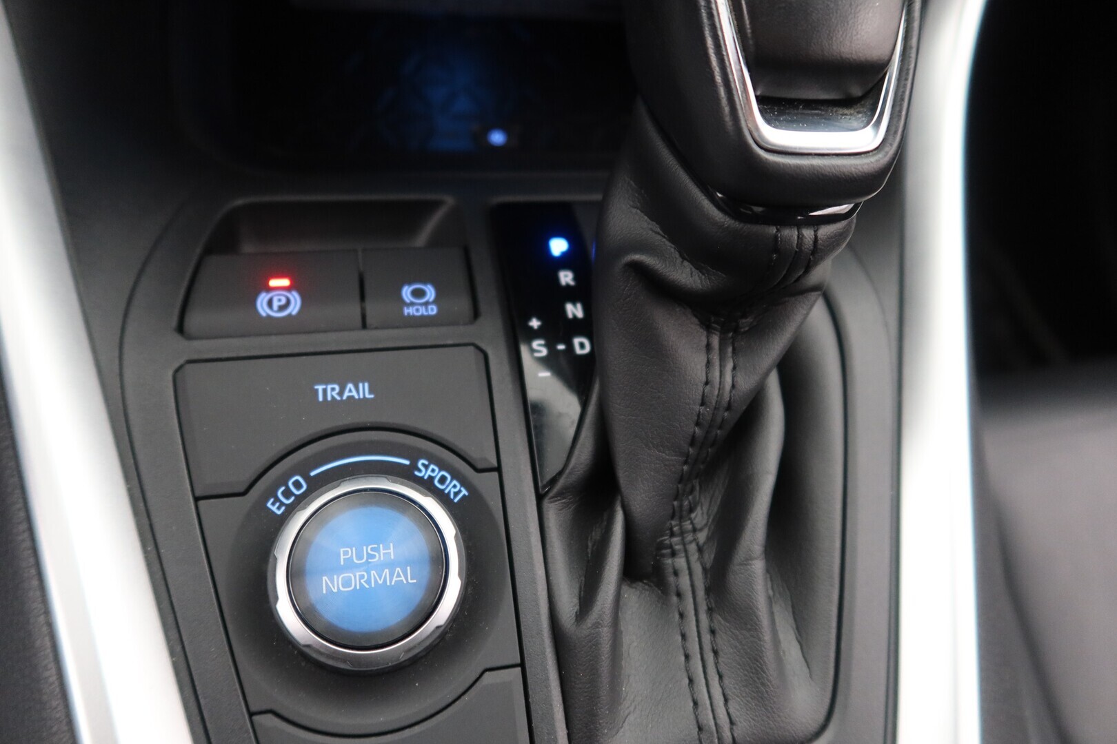 TOYOTA RAV4 2020