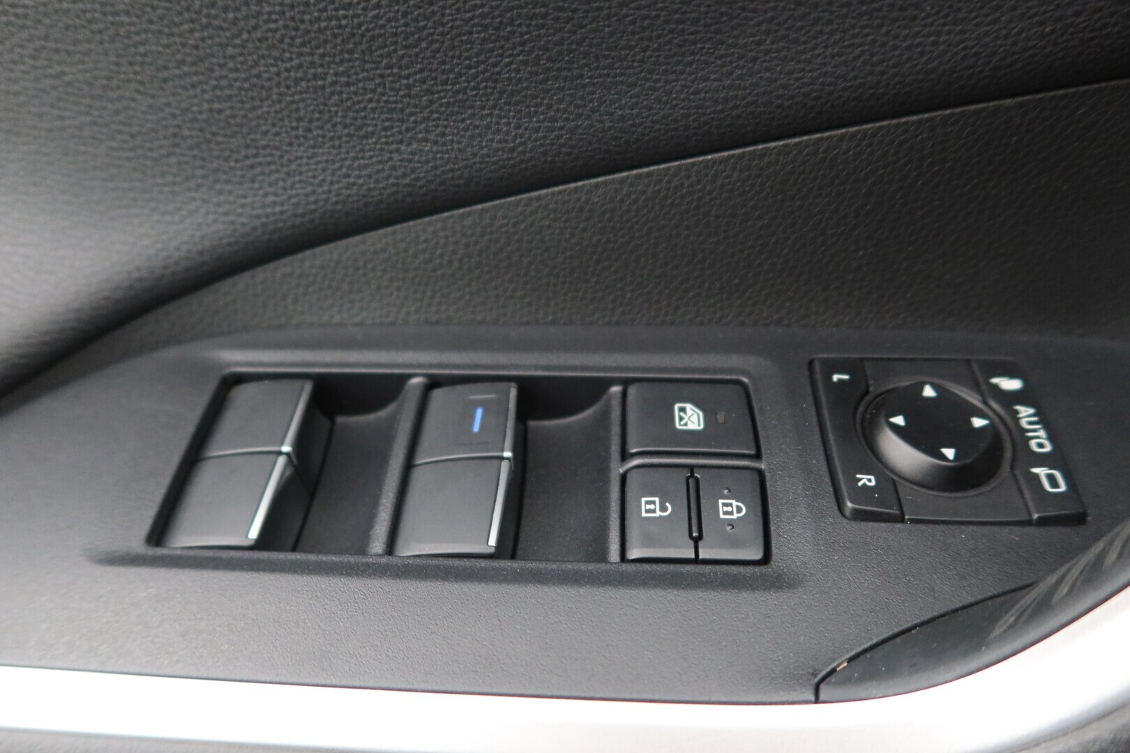 TOYOTA RAV4 2020