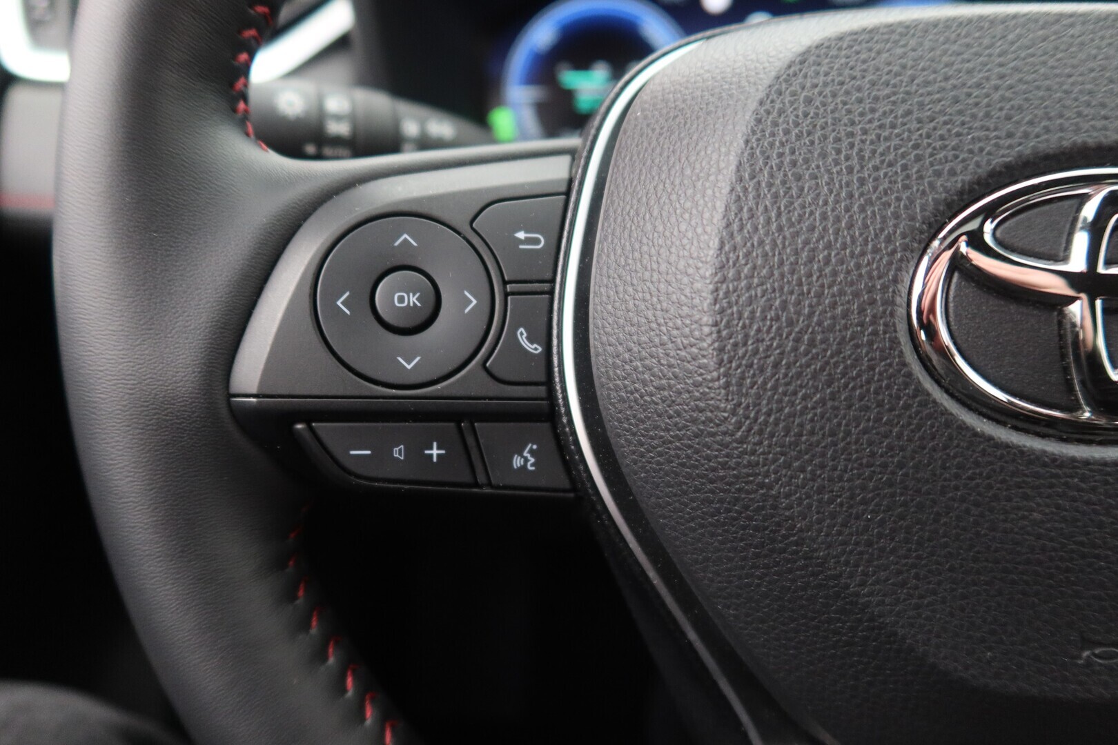 TOYOTA RAV4 Plug-in 2025