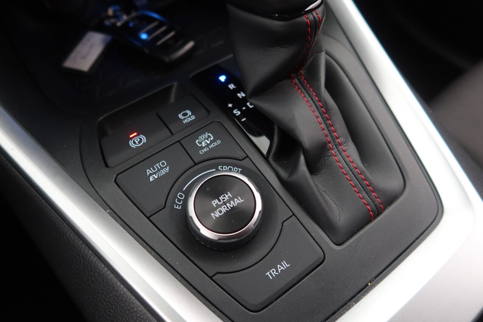 TOYOTA RAV4 Plug-in 2025