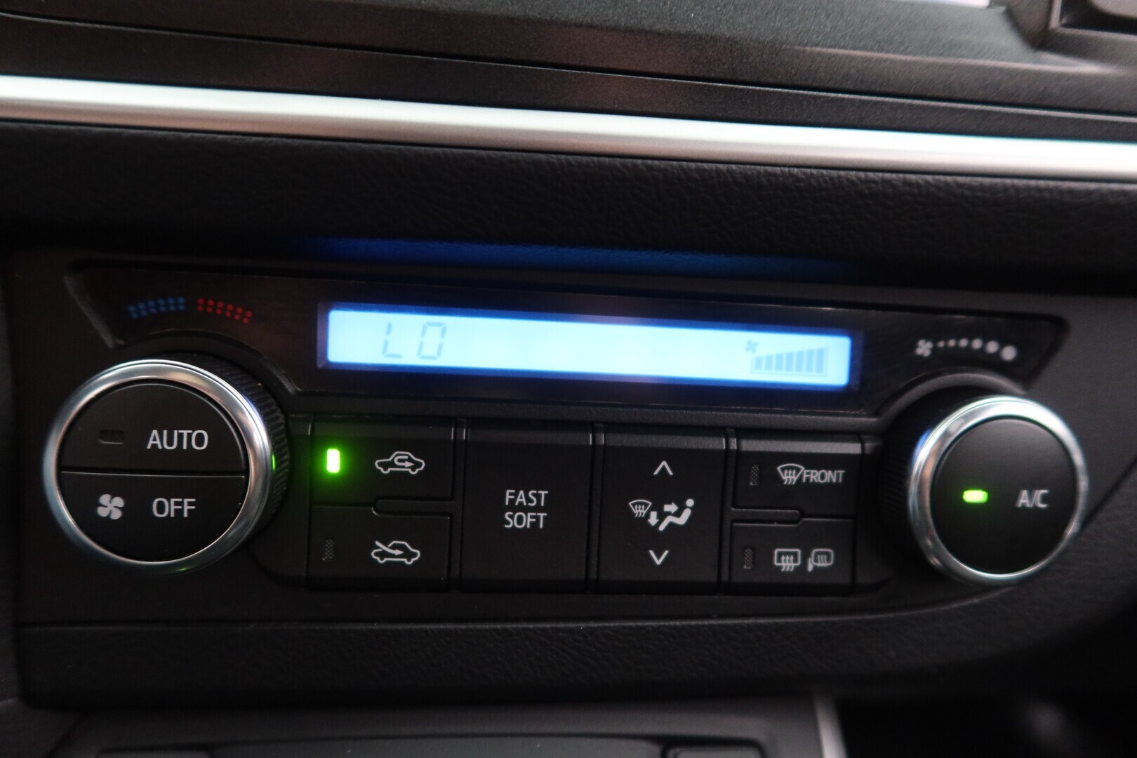 TOYOTA Auris 2014
