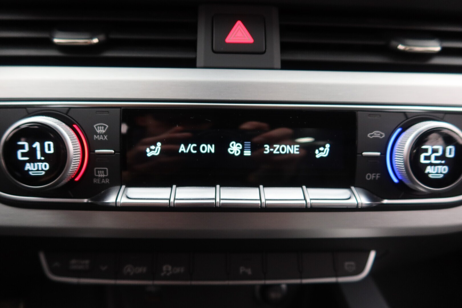 AUDI A4 2021