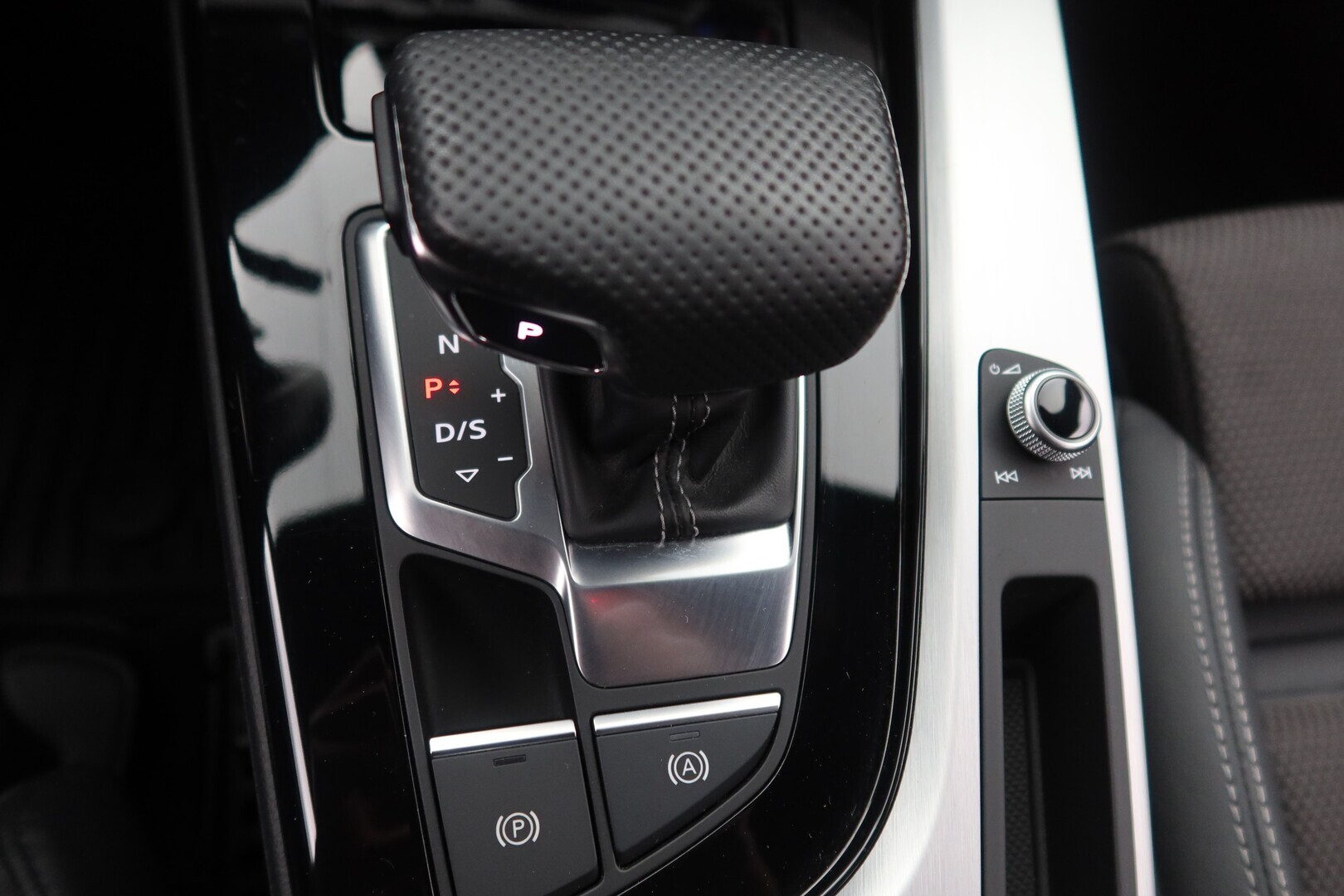 AUDI A4 2021