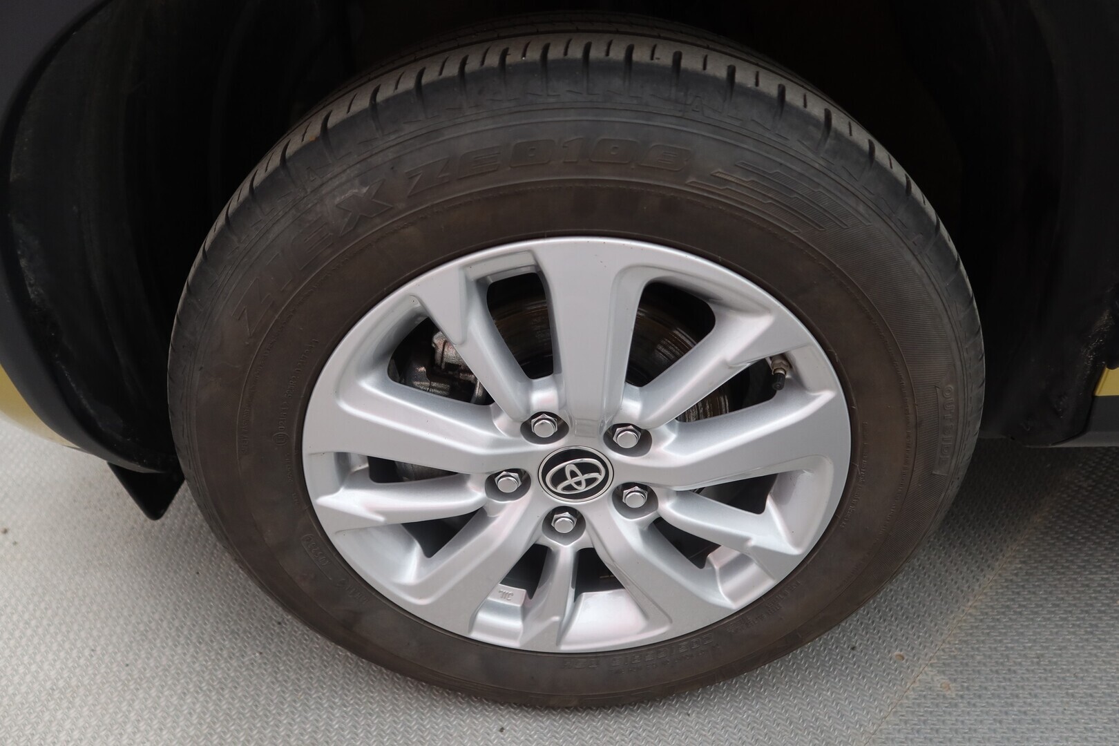 TOYOTA Yaris Cross 2023