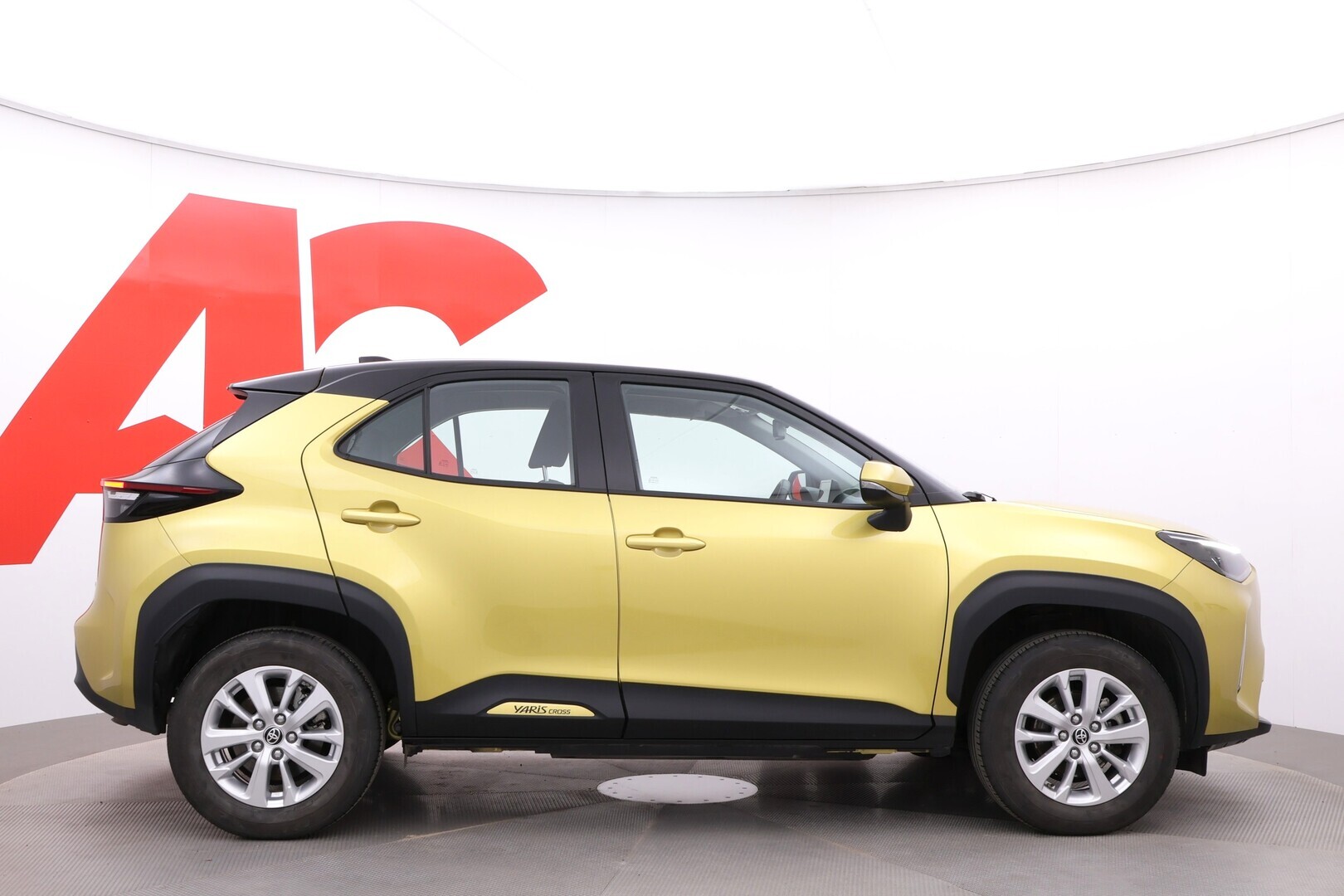 TOYOTA Yaris Cross 2023