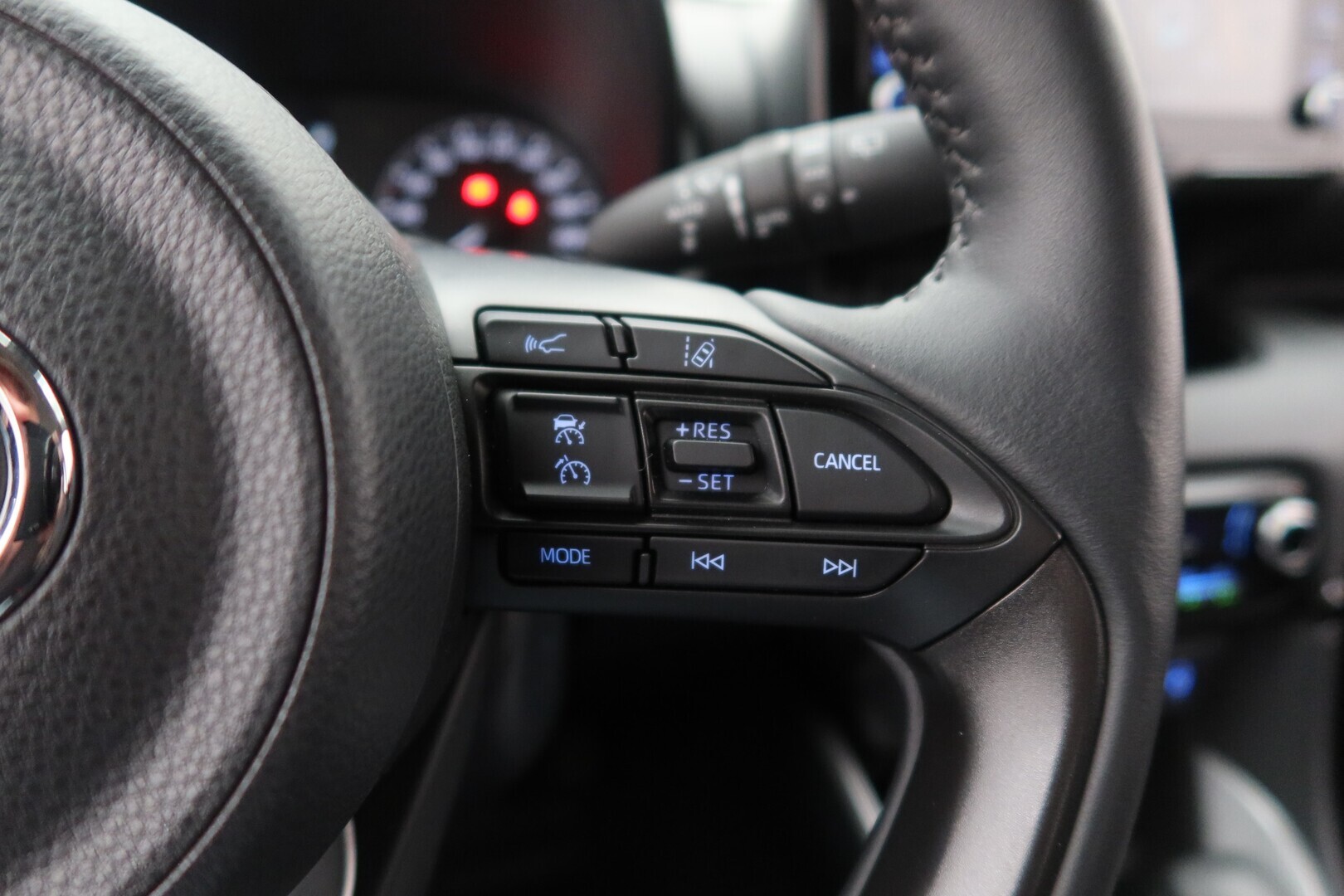TOYOTA Yaris 2023