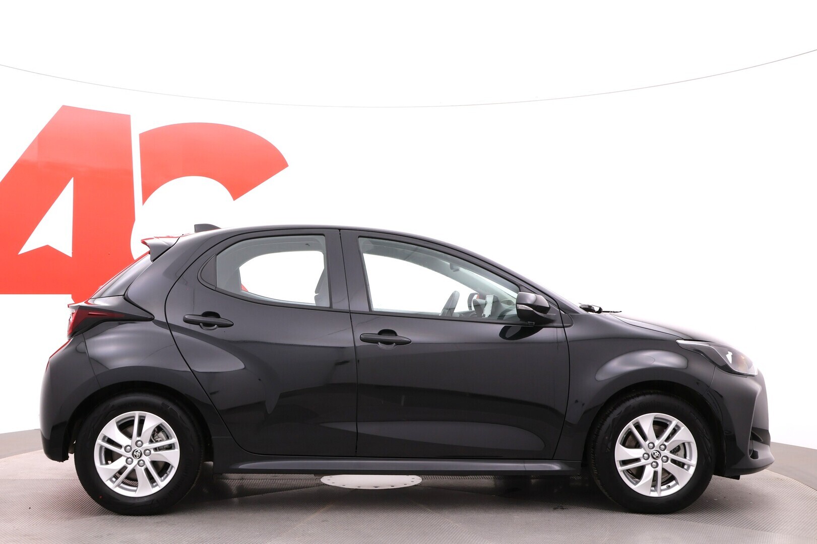TOYOTA Yaris 2023