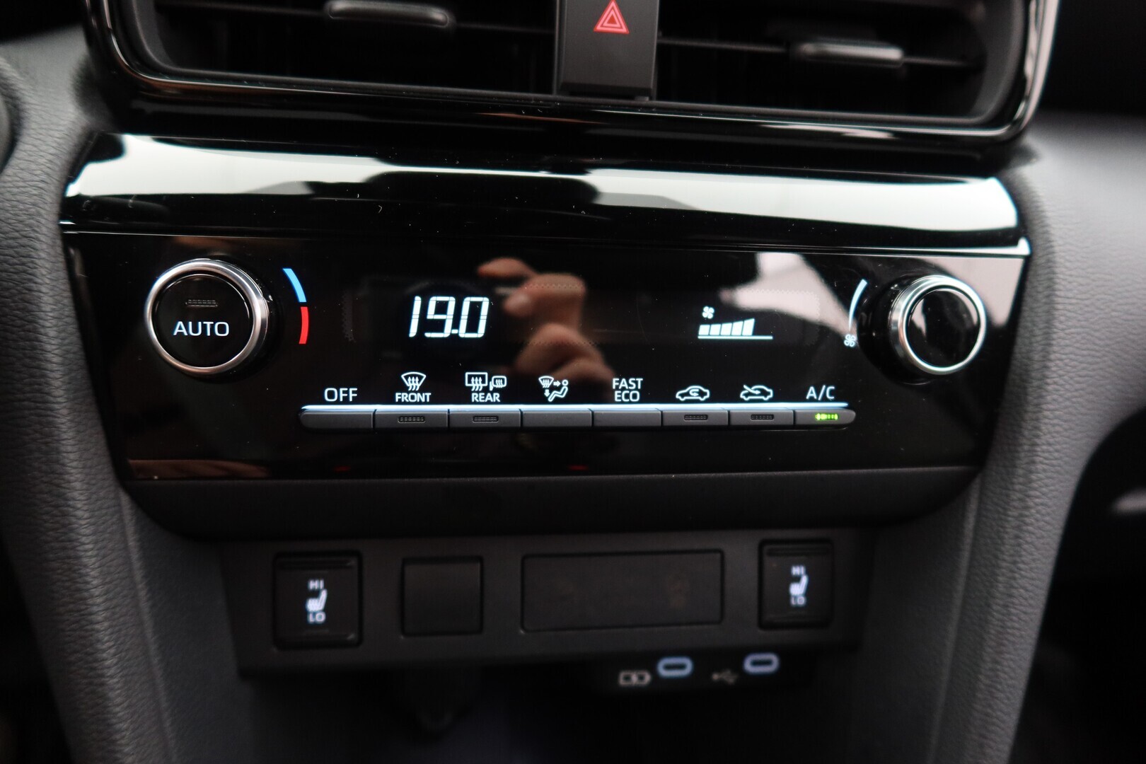 TOYOTA Yaris Cross 2024