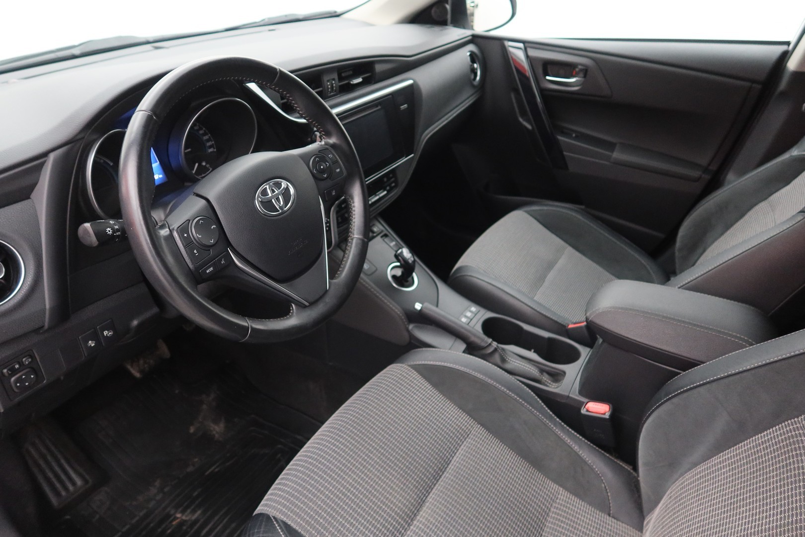 TOYOTA Auris 2017
