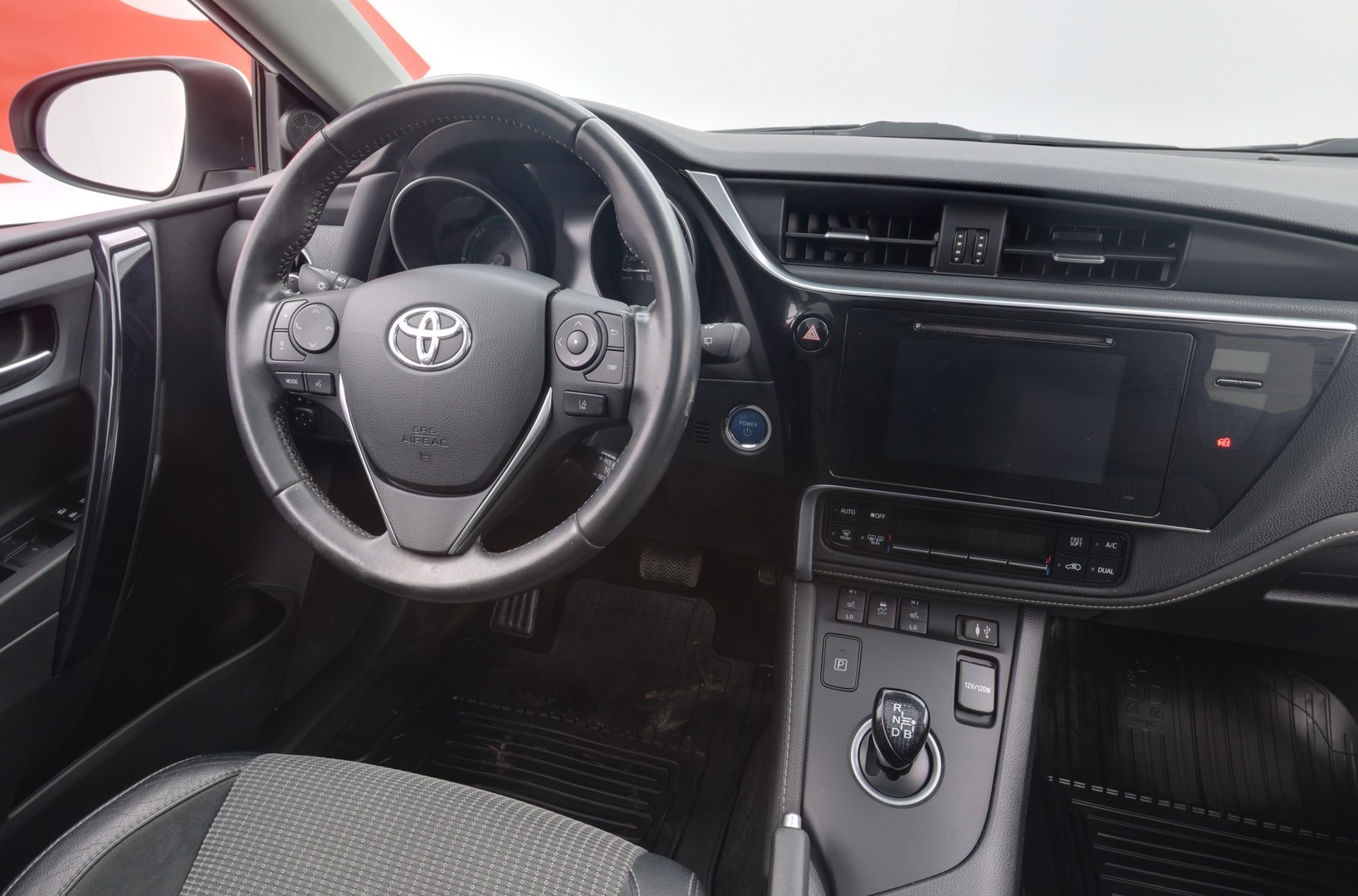 TOYOTA Auris 2017