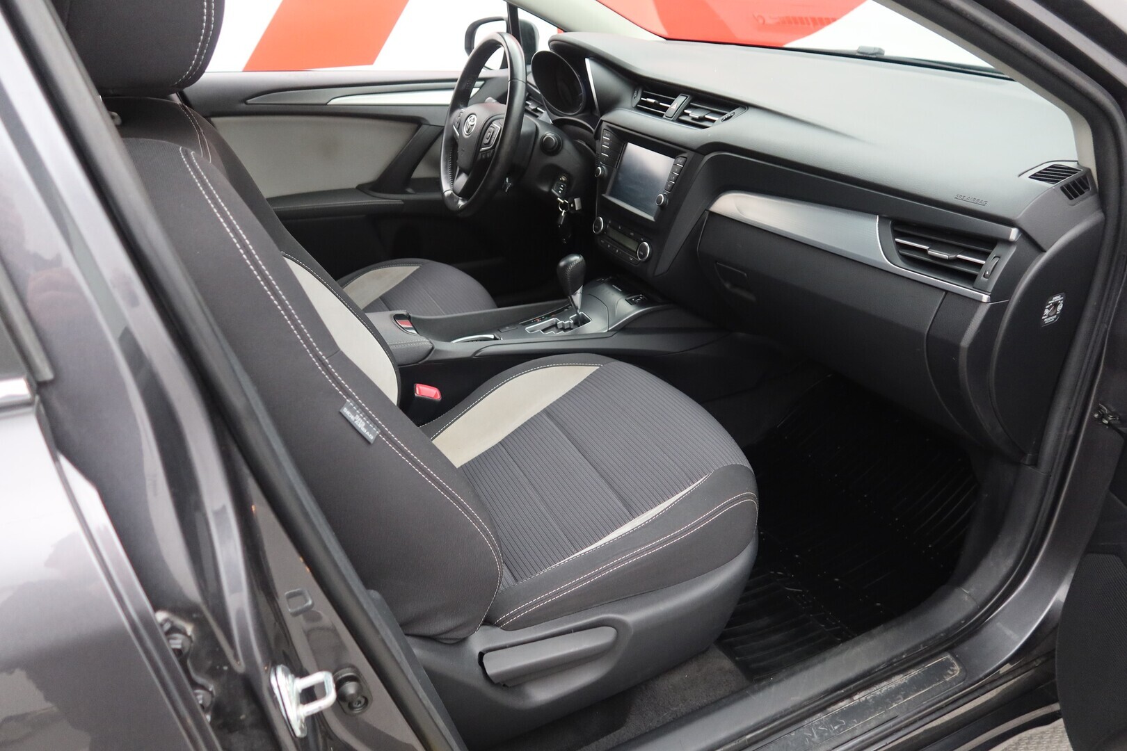 TOYOTA Avensis 2017