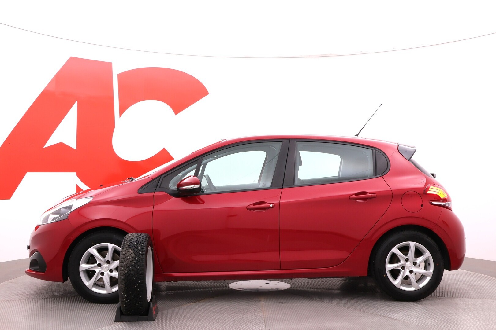 PEUGEOT 208 2018