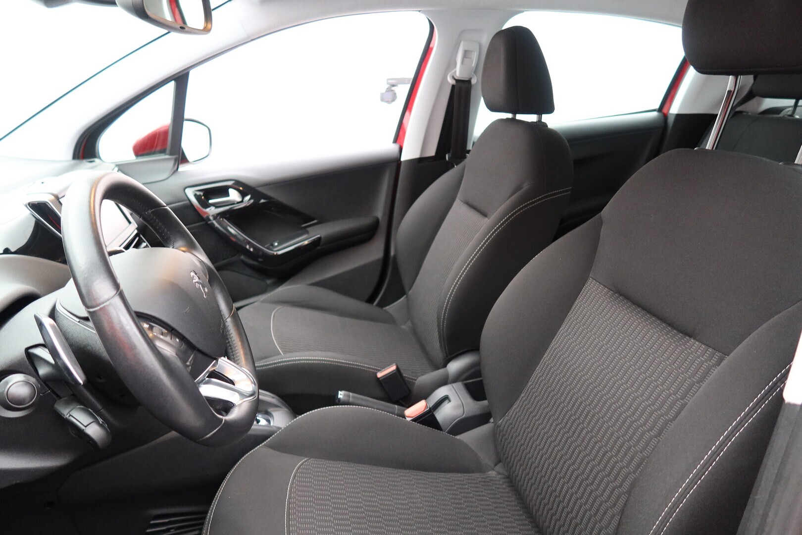 PEUGEOT 208 2018