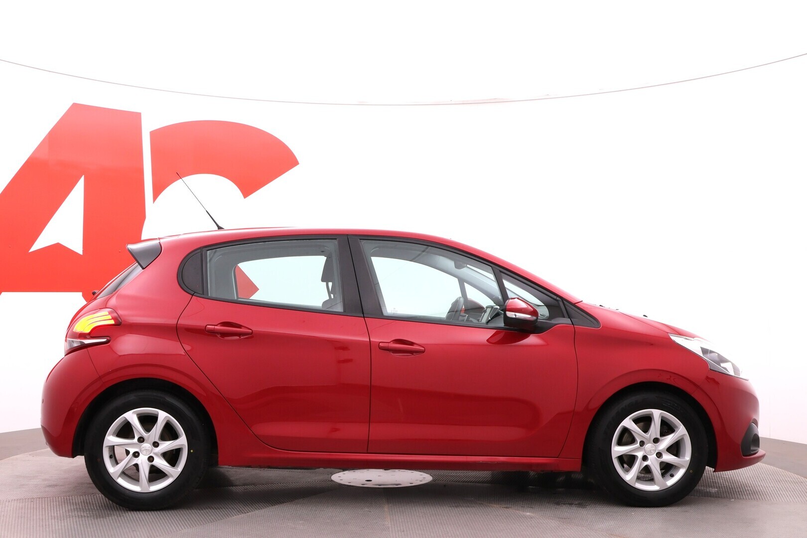 PEUGEOT 208 2018