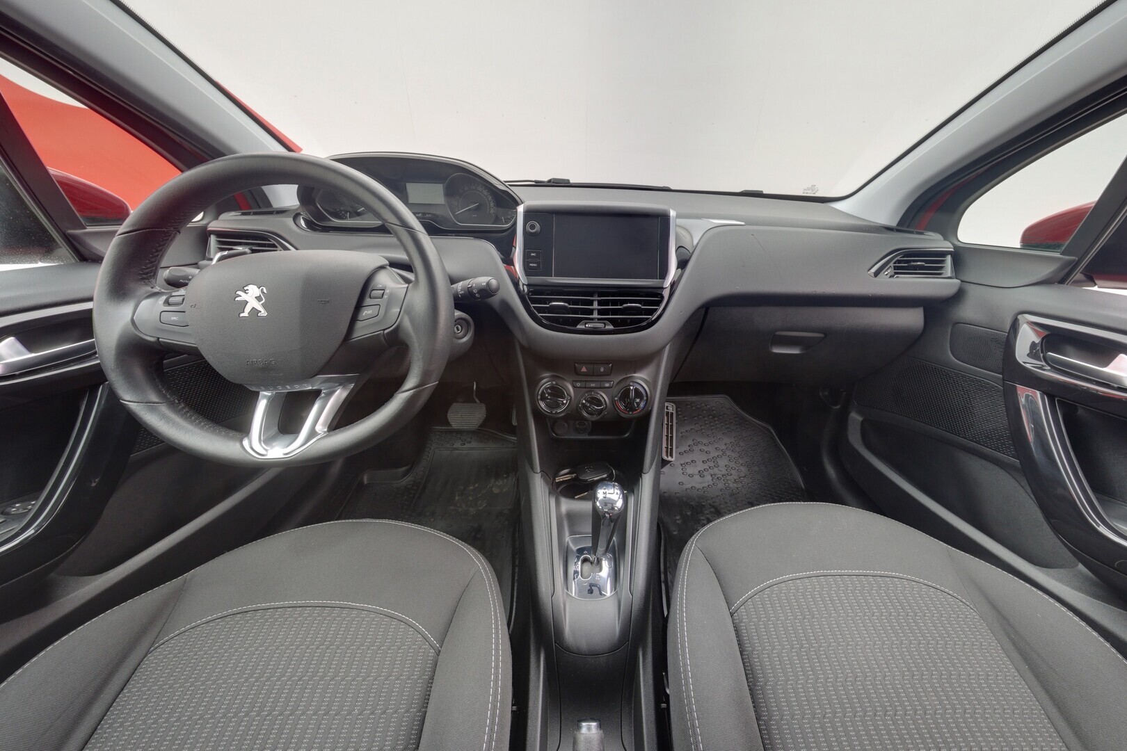 PEUGEOT 208 2018