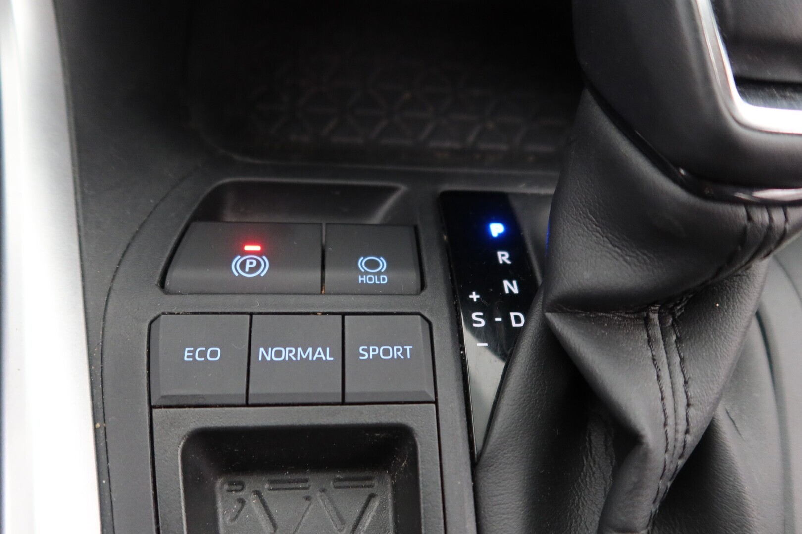 TOYOTA RAV4 2021