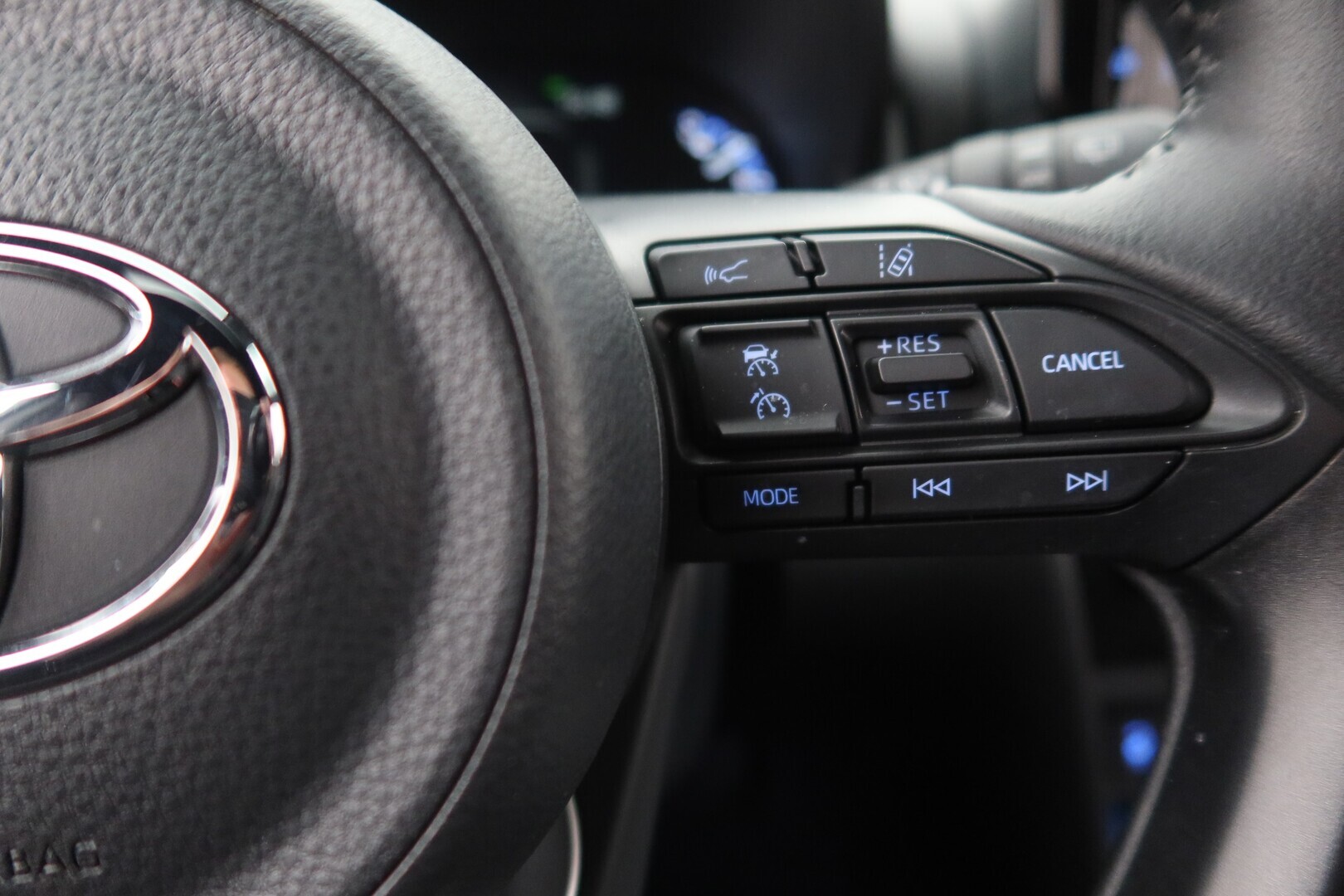 TOYOTA Yaris Cross 2023