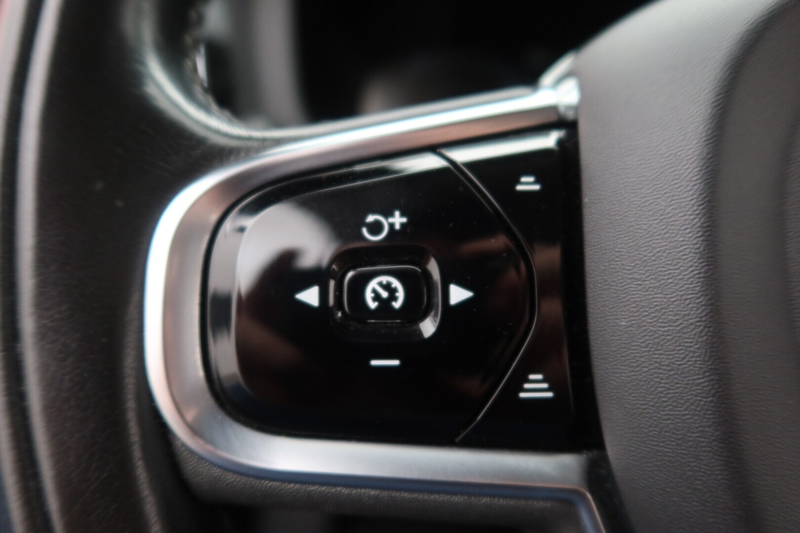 VOLVO V60 2020