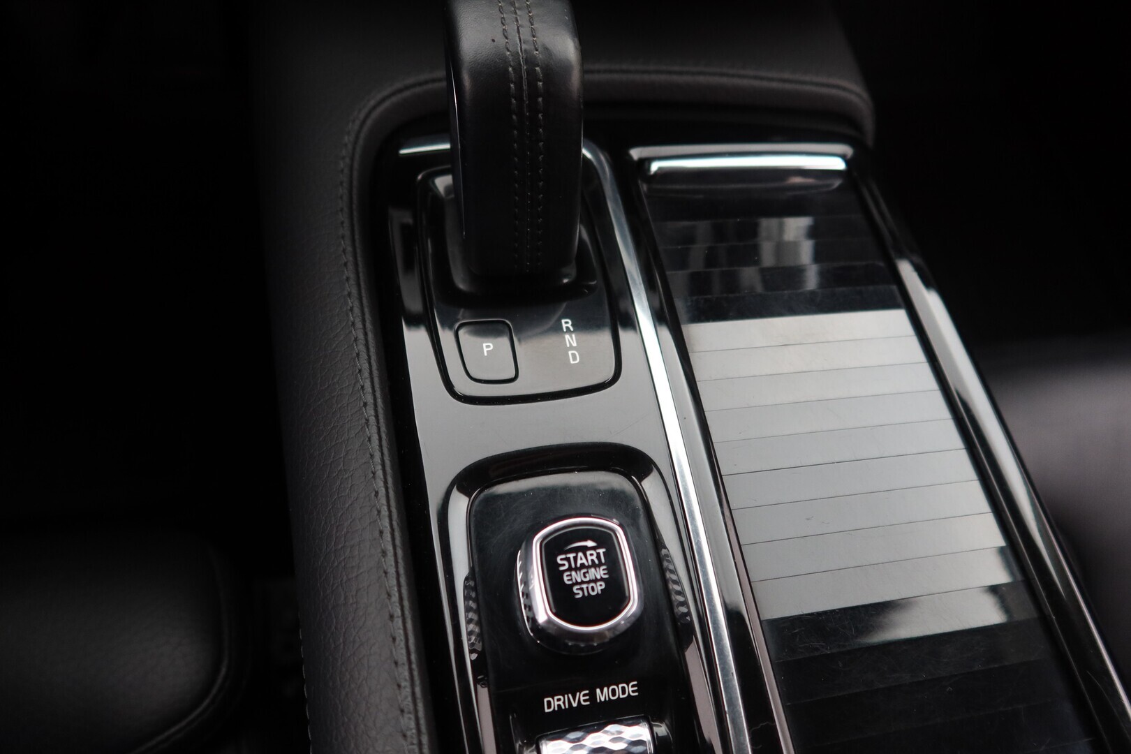 VOLVO V60 2020