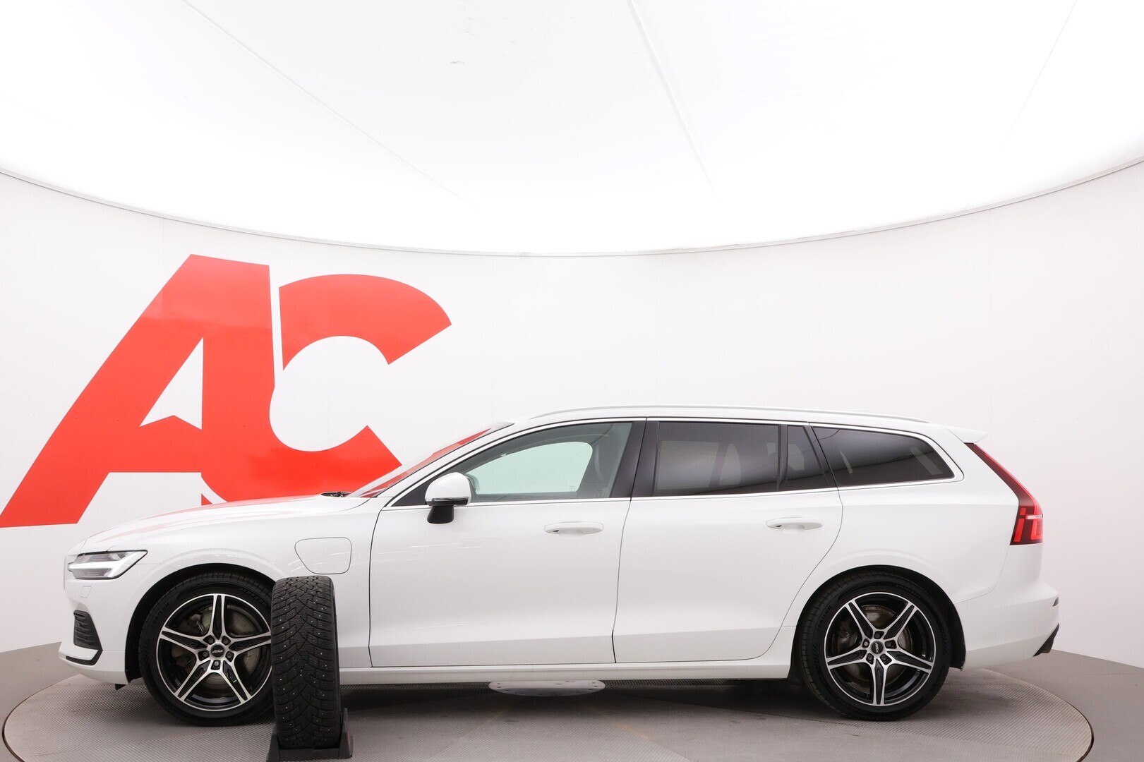 VOLVO V60 2020