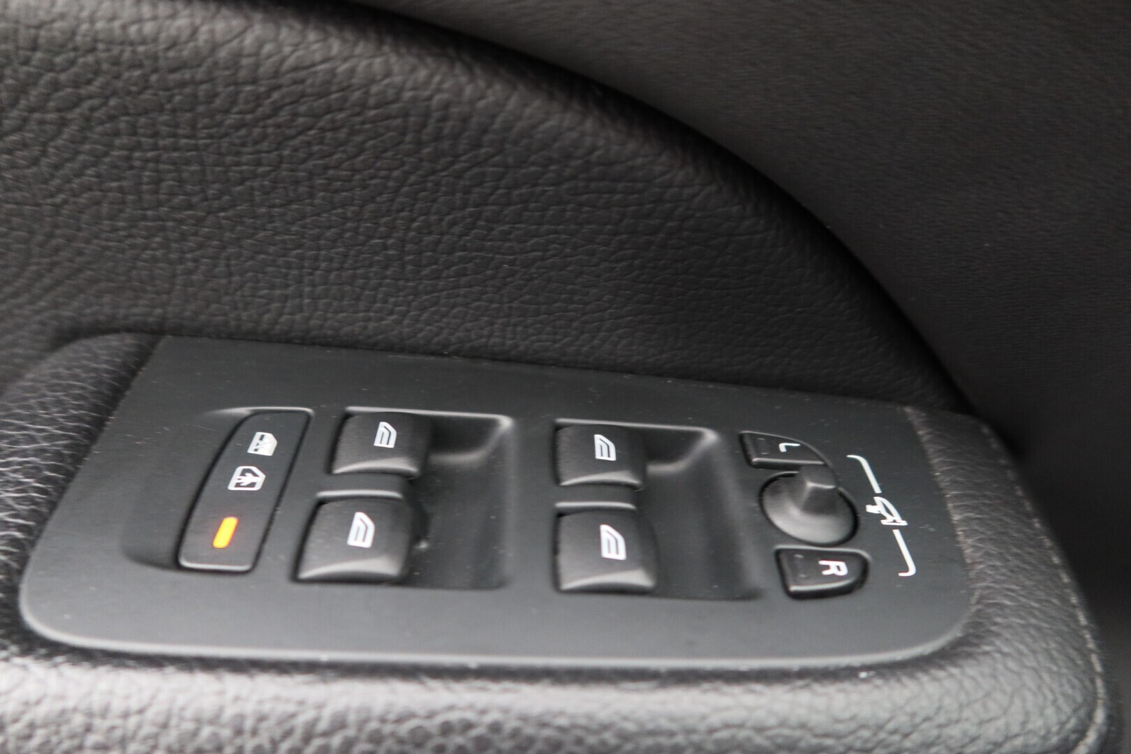 VOLVO V60 2020