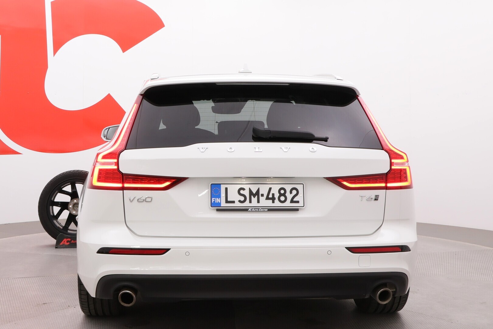 VOLVO V60 2020