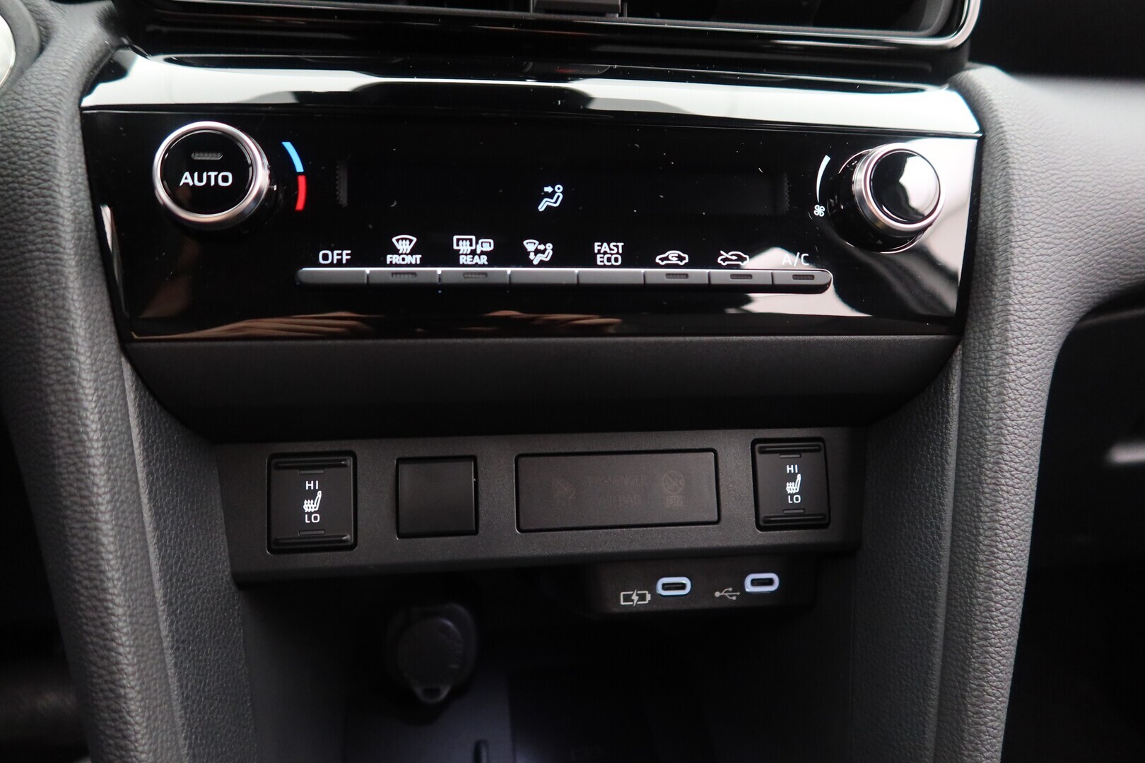 TOYOTA Yaris Cross 2025