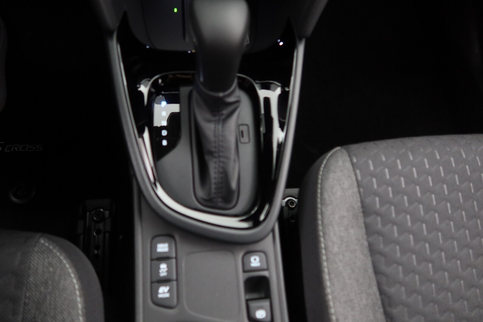 TOYOTA Yaris Cross 2025