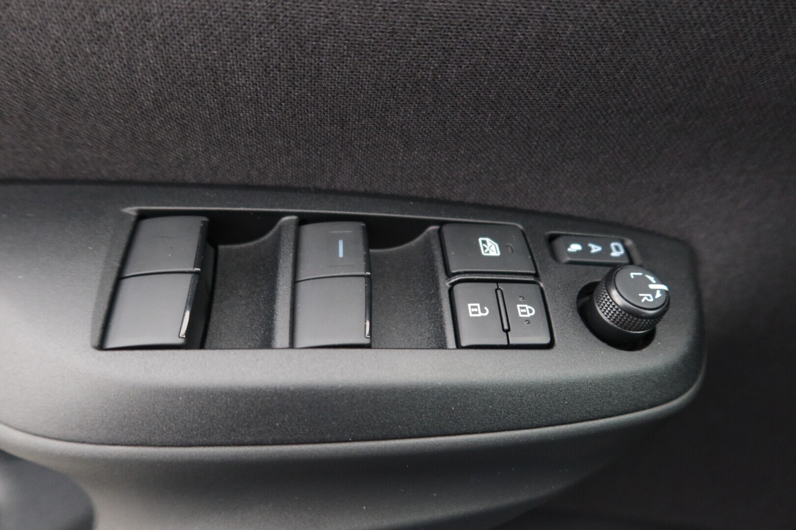 TOYOTA Yaris Cross 2025