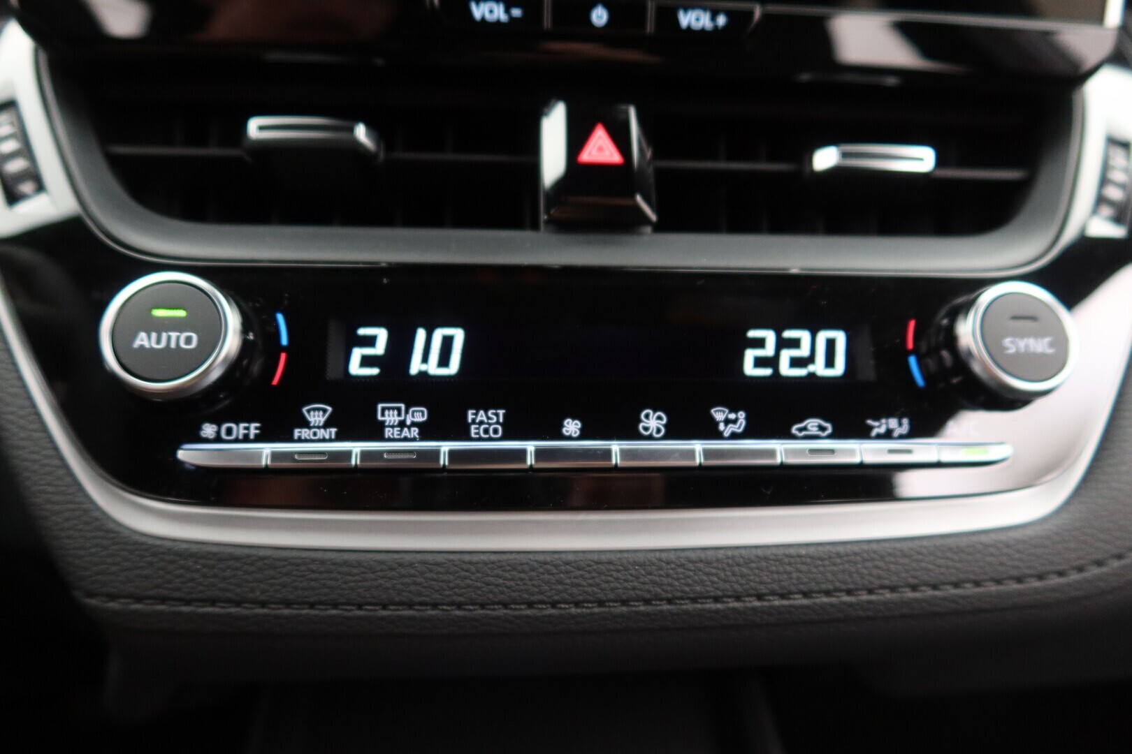 TOYOTA Corolla Cross 2026