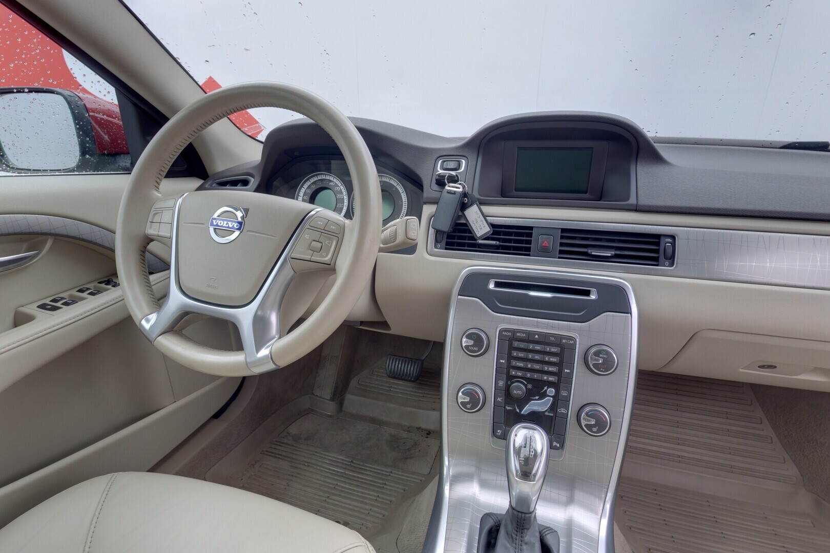 VOLVO XC70 2012