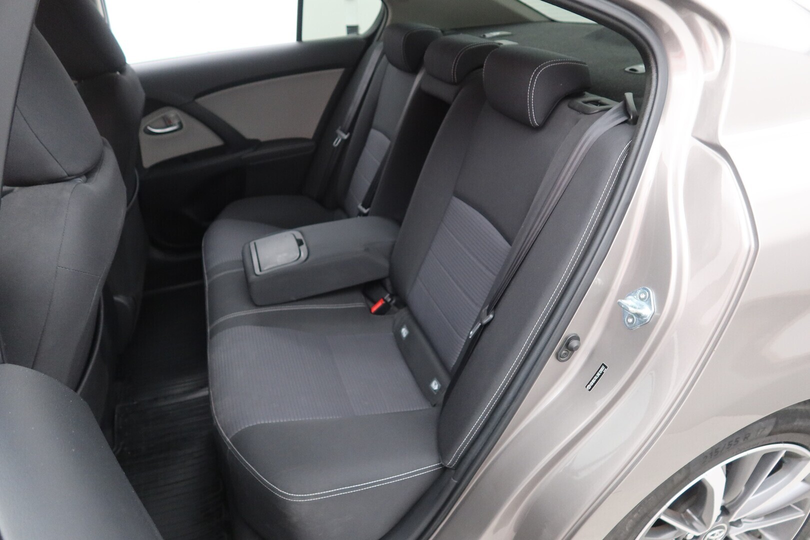 TOYOTA Avensis 2016