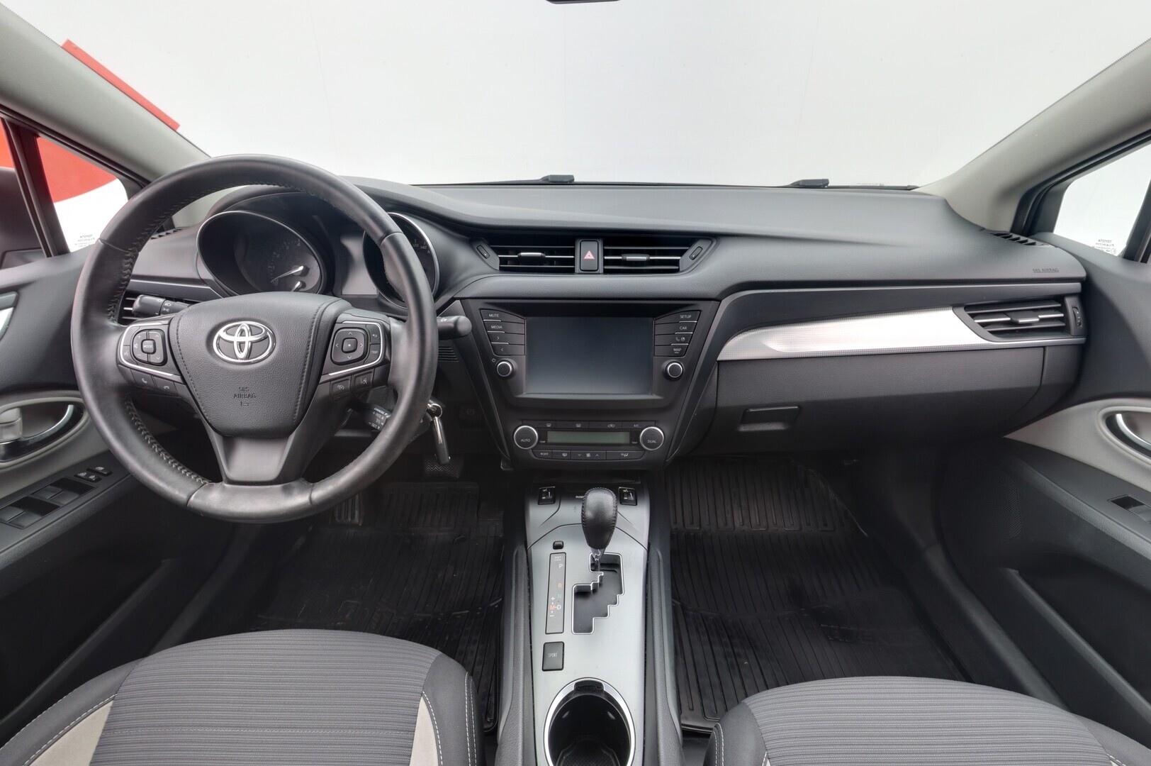 TOYOTA Avensis 2016