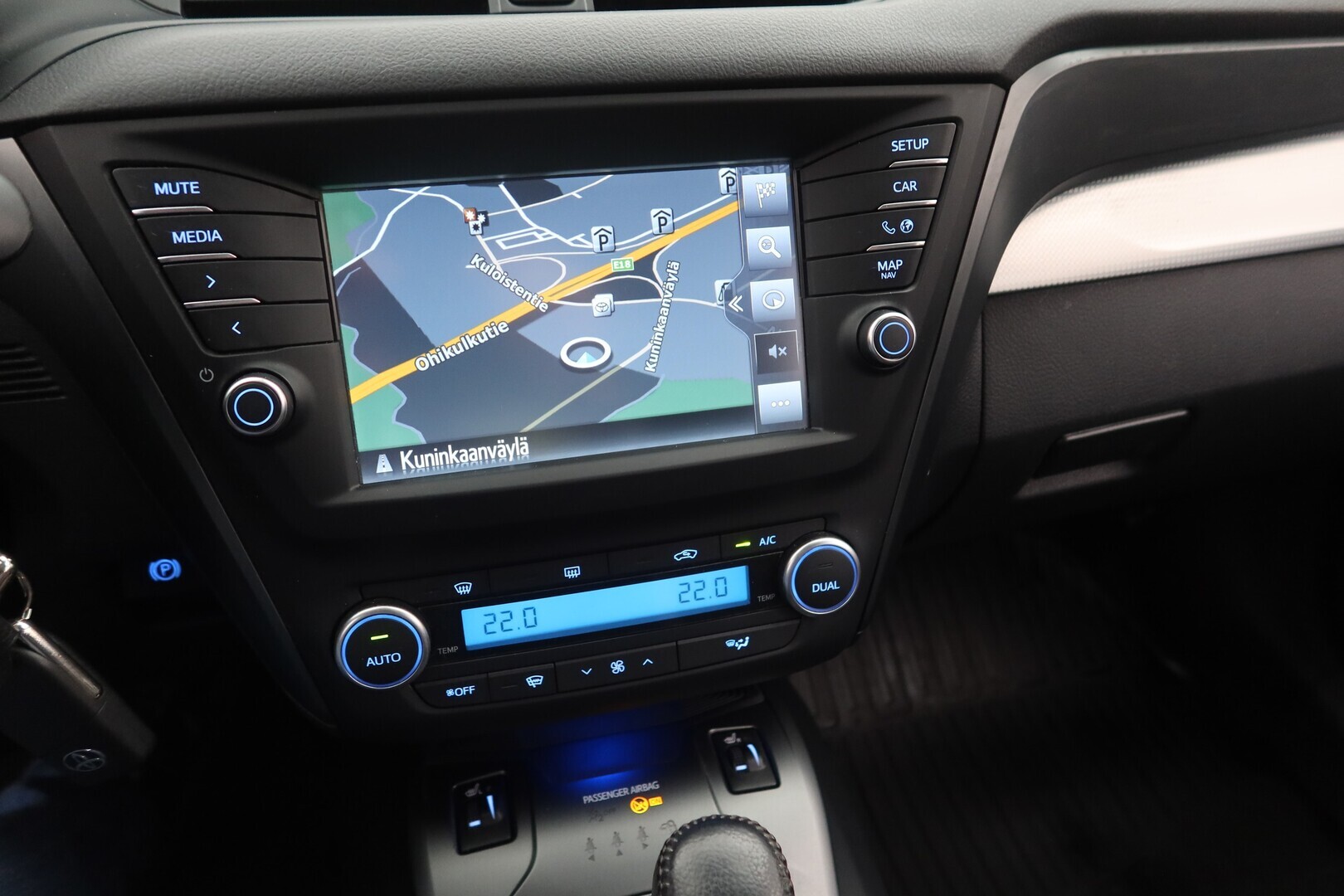 TOYOTA Avensis 2016