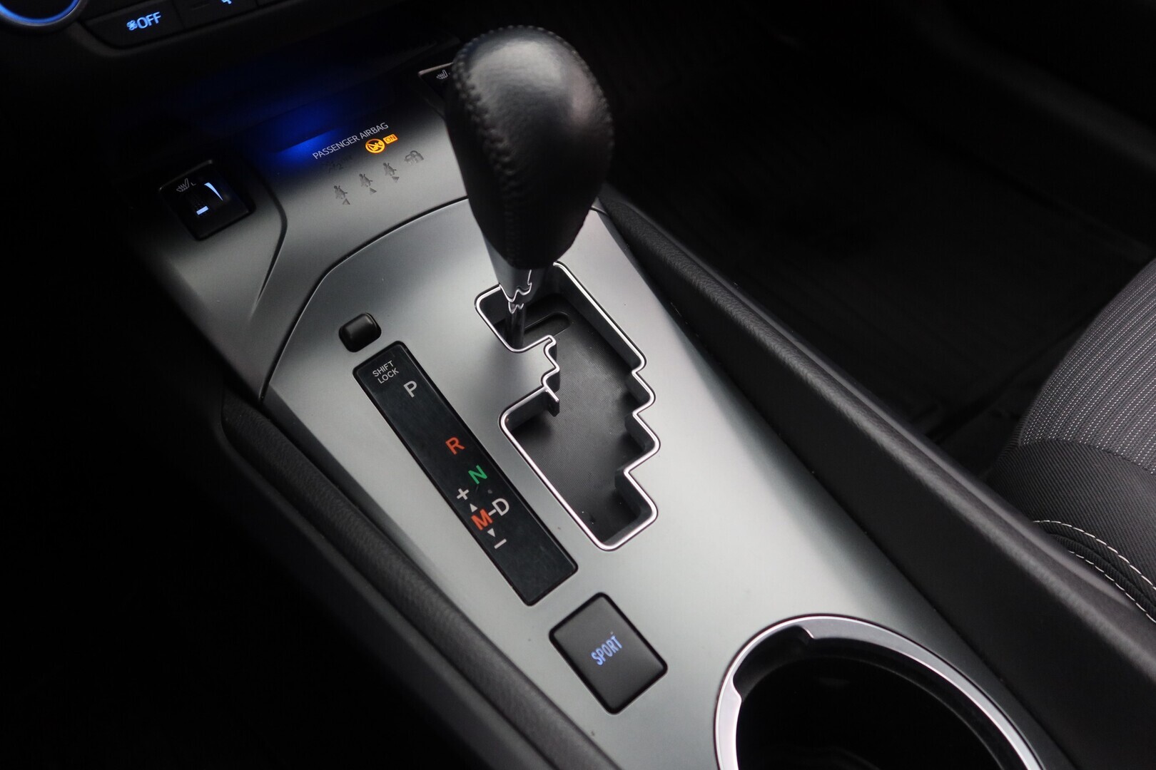 TOYOTA Avensis 2016