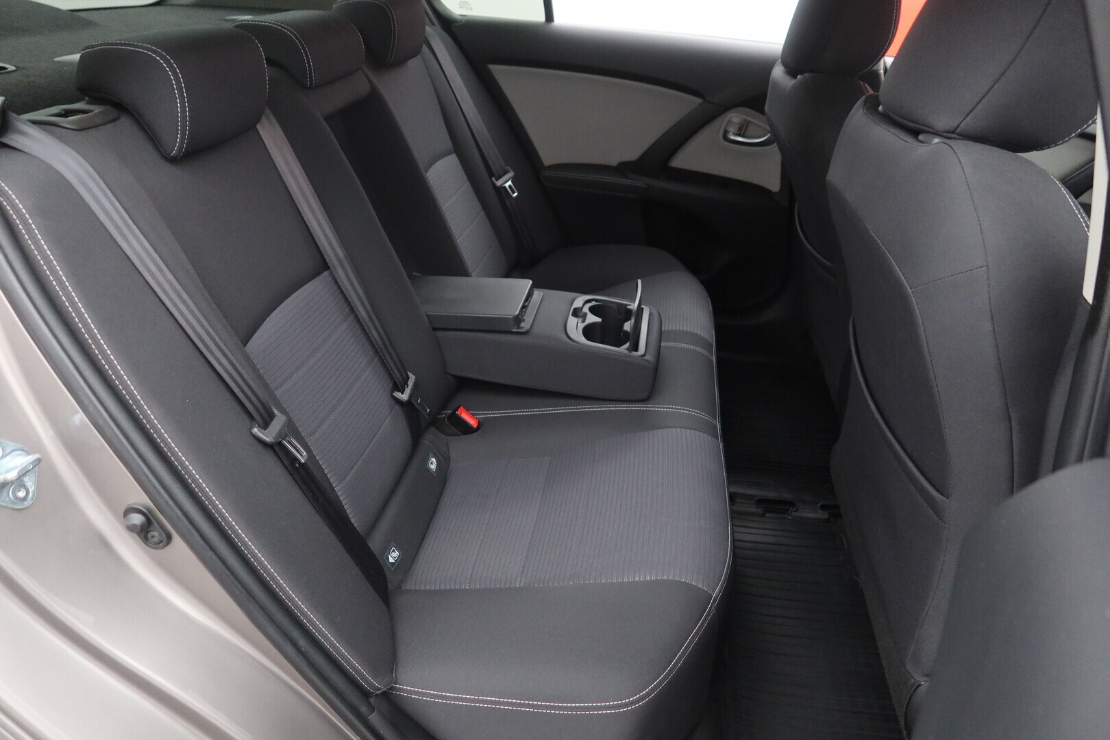 TOYOTA Avensis 2016