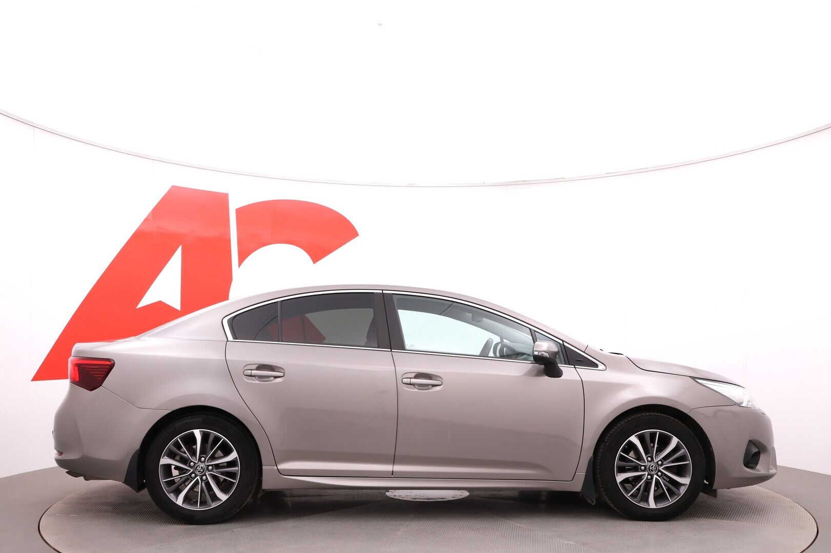 TOYOTA Avensis 2016