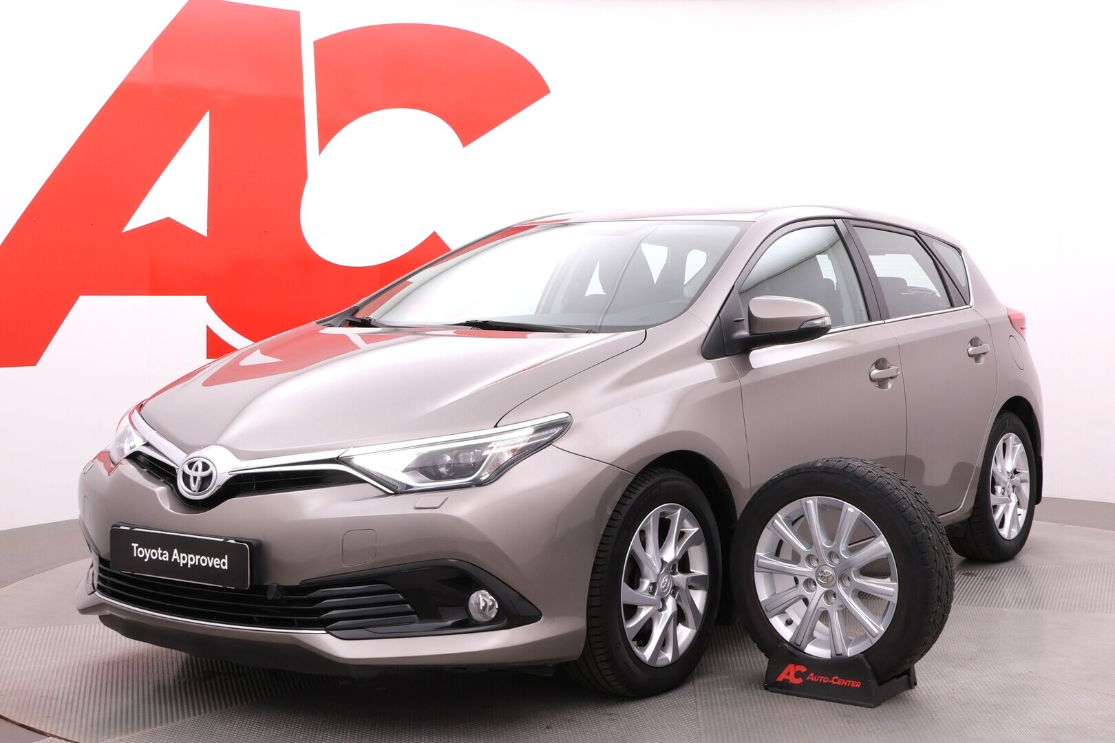 TOYOTA Auris 2016
