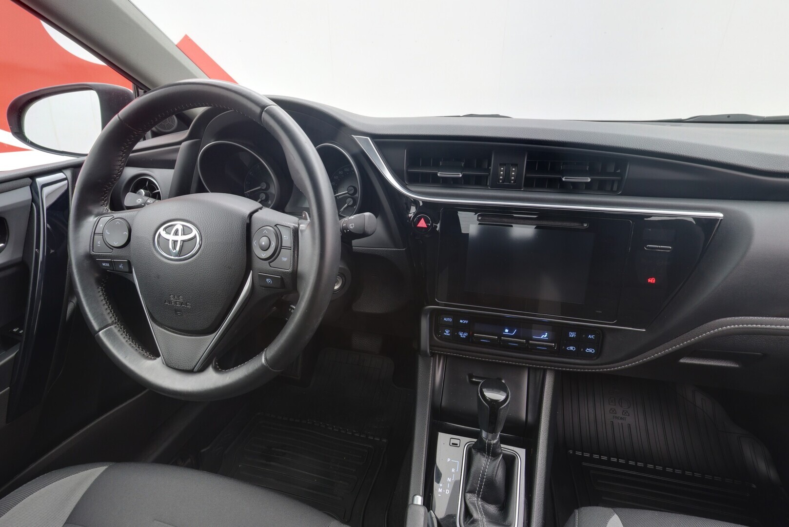 TOYOTA Auris 2016