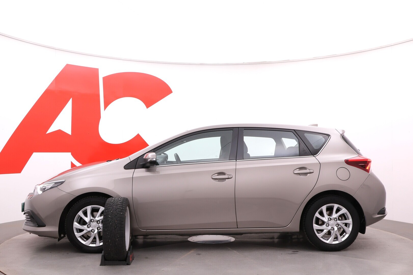TOYOTA Auris 2016
