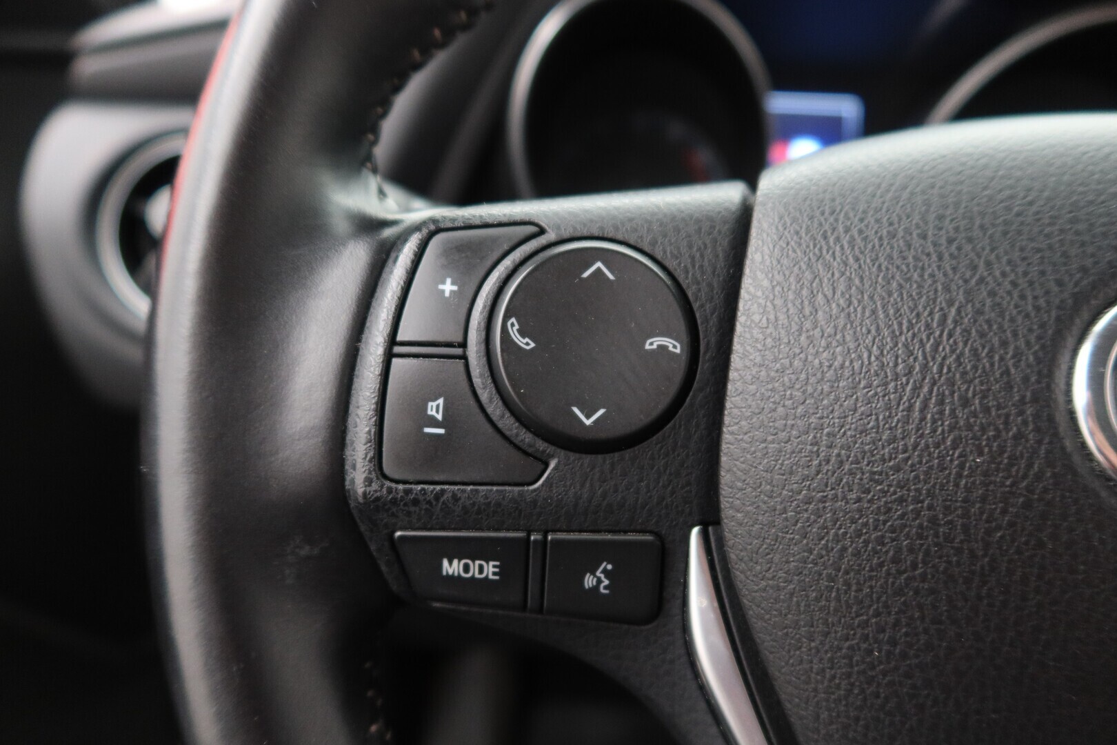 TOYOTA Auris 2016